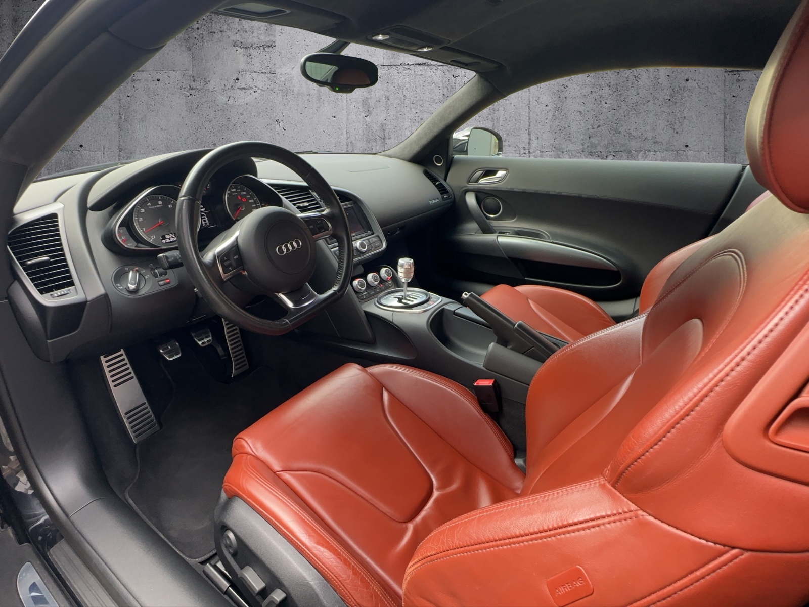 AUDI R8 Coupé 4.2-image-6