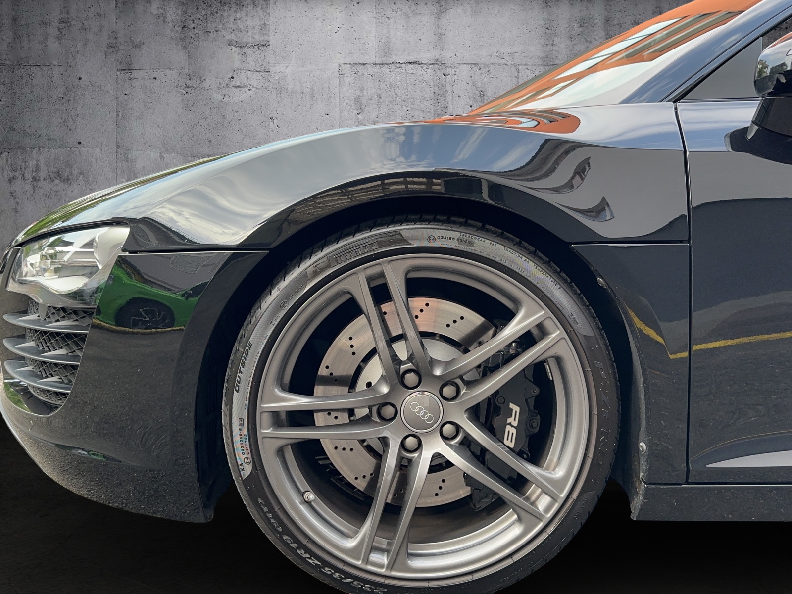 AUDI R8 Coupé 4.2-image-1