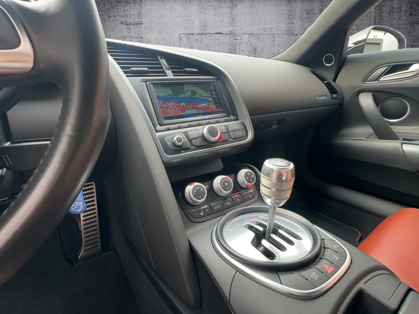 AUDI R8 Coupé 4.2-image-9