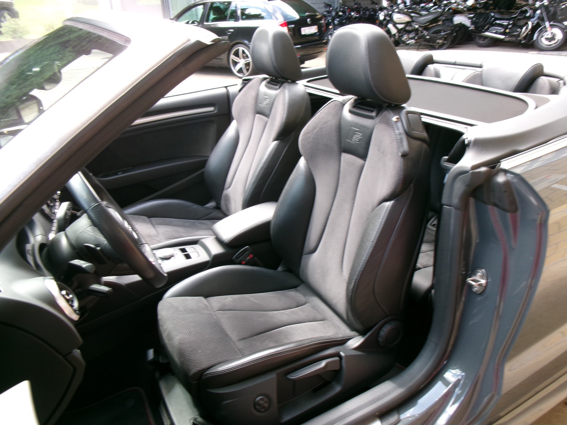 AUDI S3 Cabriolet 2.0 TFSI quattro S-tronic-image-6