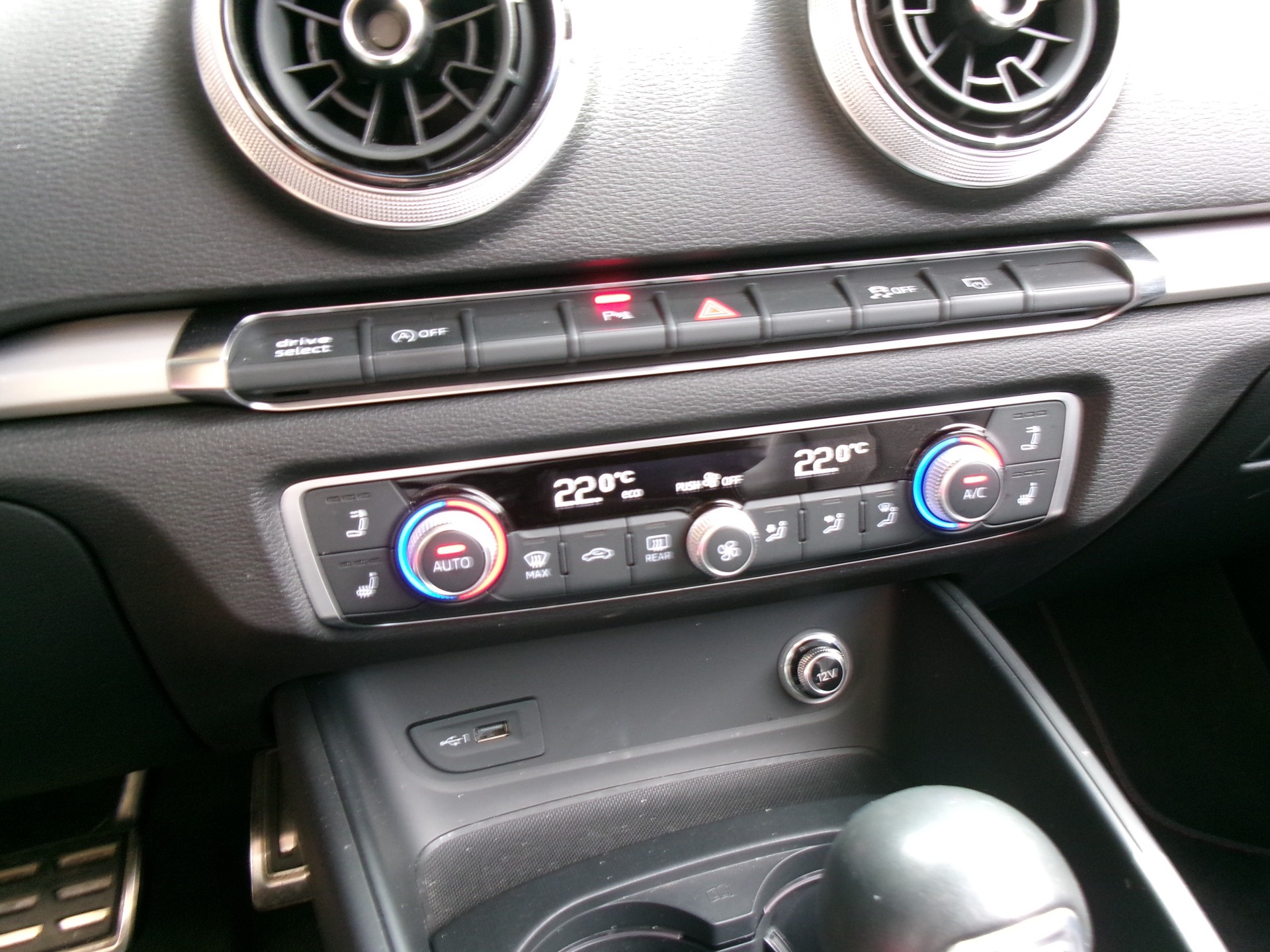 AUDI S3 Cabriolet 2.0 TFSI quattro S-tronic-image-9