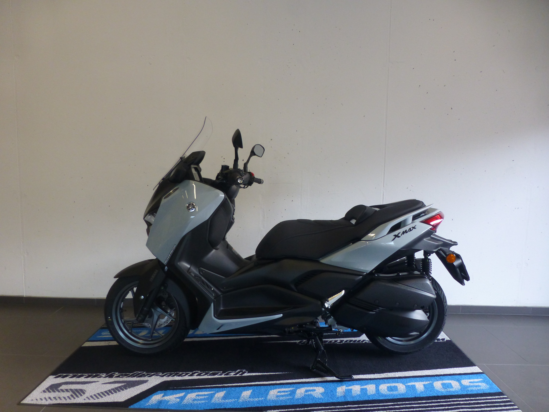 YAMAHA X-Max 300 Tech Max-showroom-element-2
