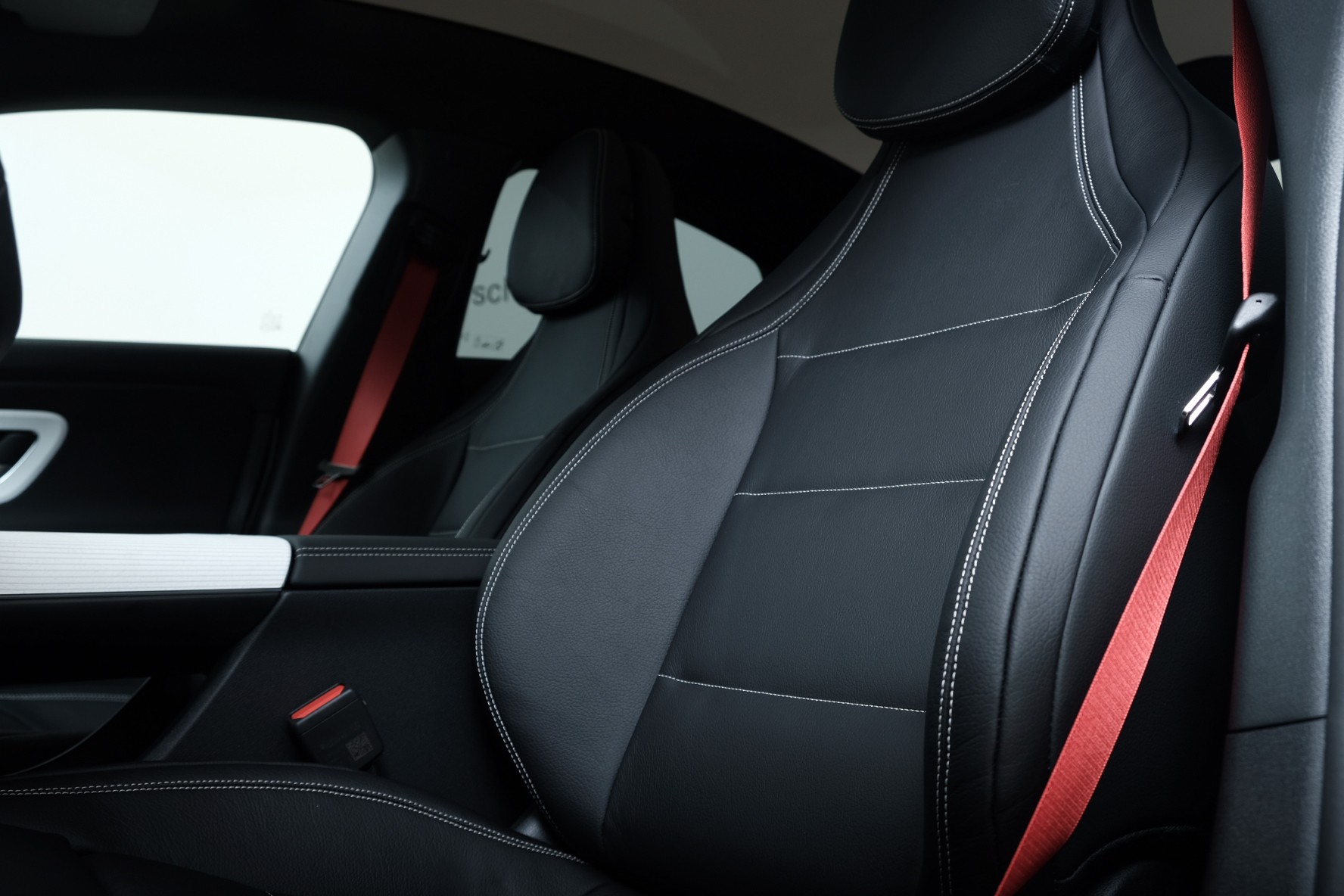 MERCEDES-BENZ CLA 350 4 Matic 85 kWh EQ-image-4