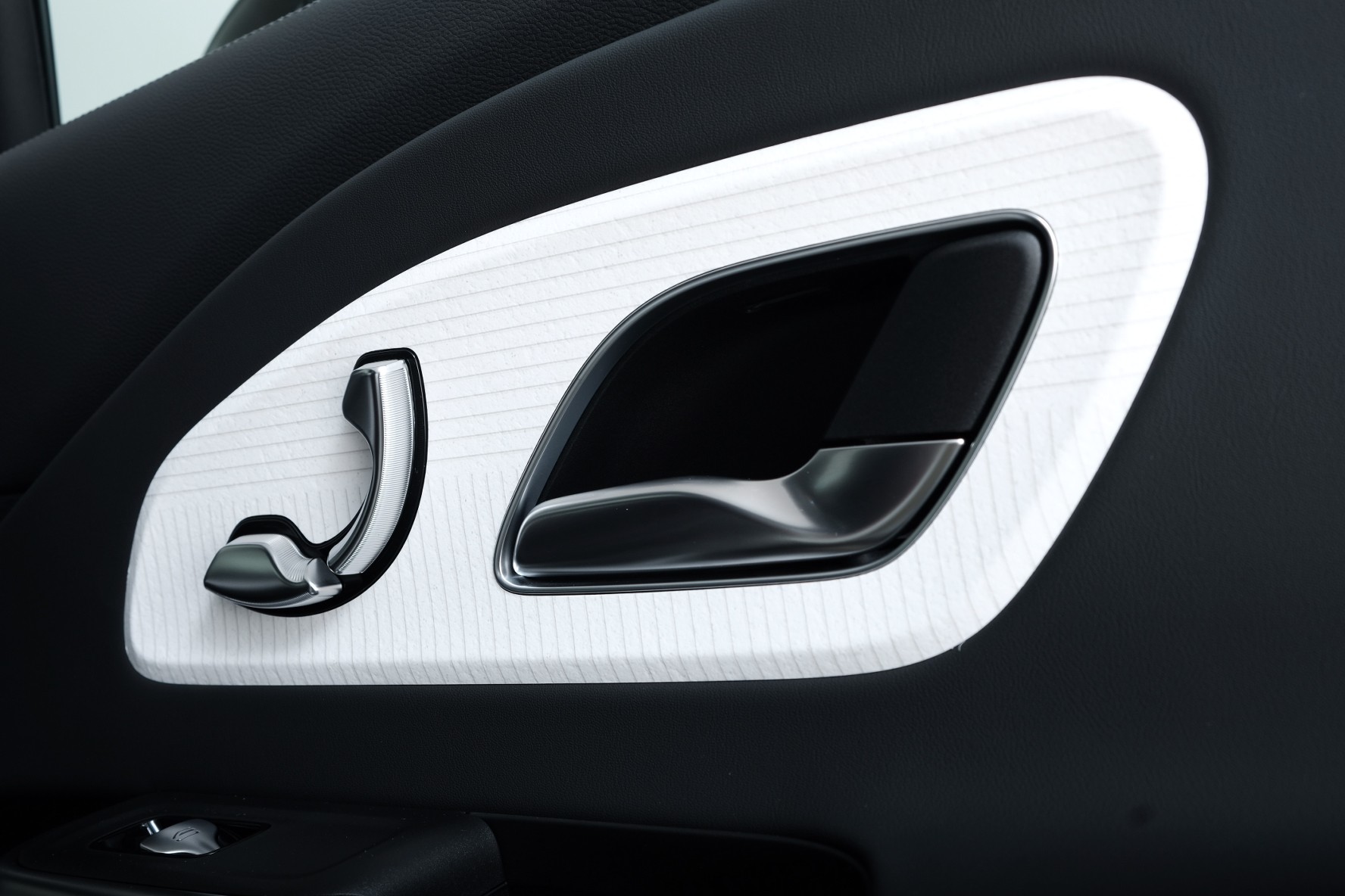 MERCEDES-BENZ CLA 350 4 Matic 85 kWh EQ-image-10