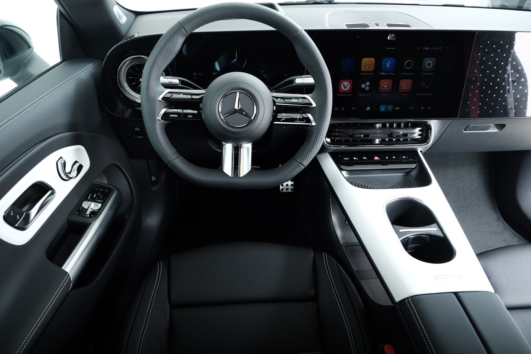 MERCEDES-BENZ CLA 350 4 Matic 85 kWh EQ-image-8