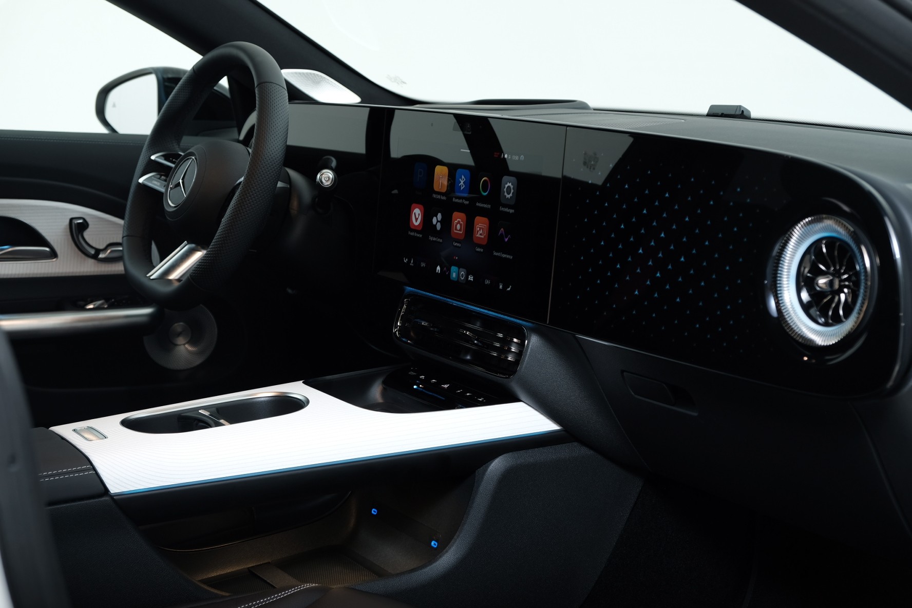 MERCEDES-BENZ CLA 350 4 Matic 85 kWh EQ-image-9