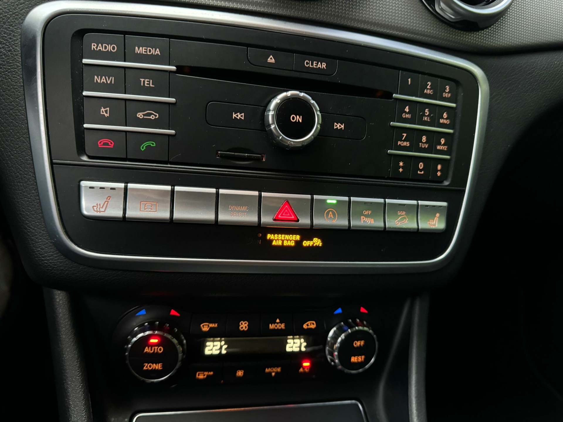 MERCEDES-BENZ GLA 200 d Swiss Star Edition Urban 4Matic 7G-DCT-image-18