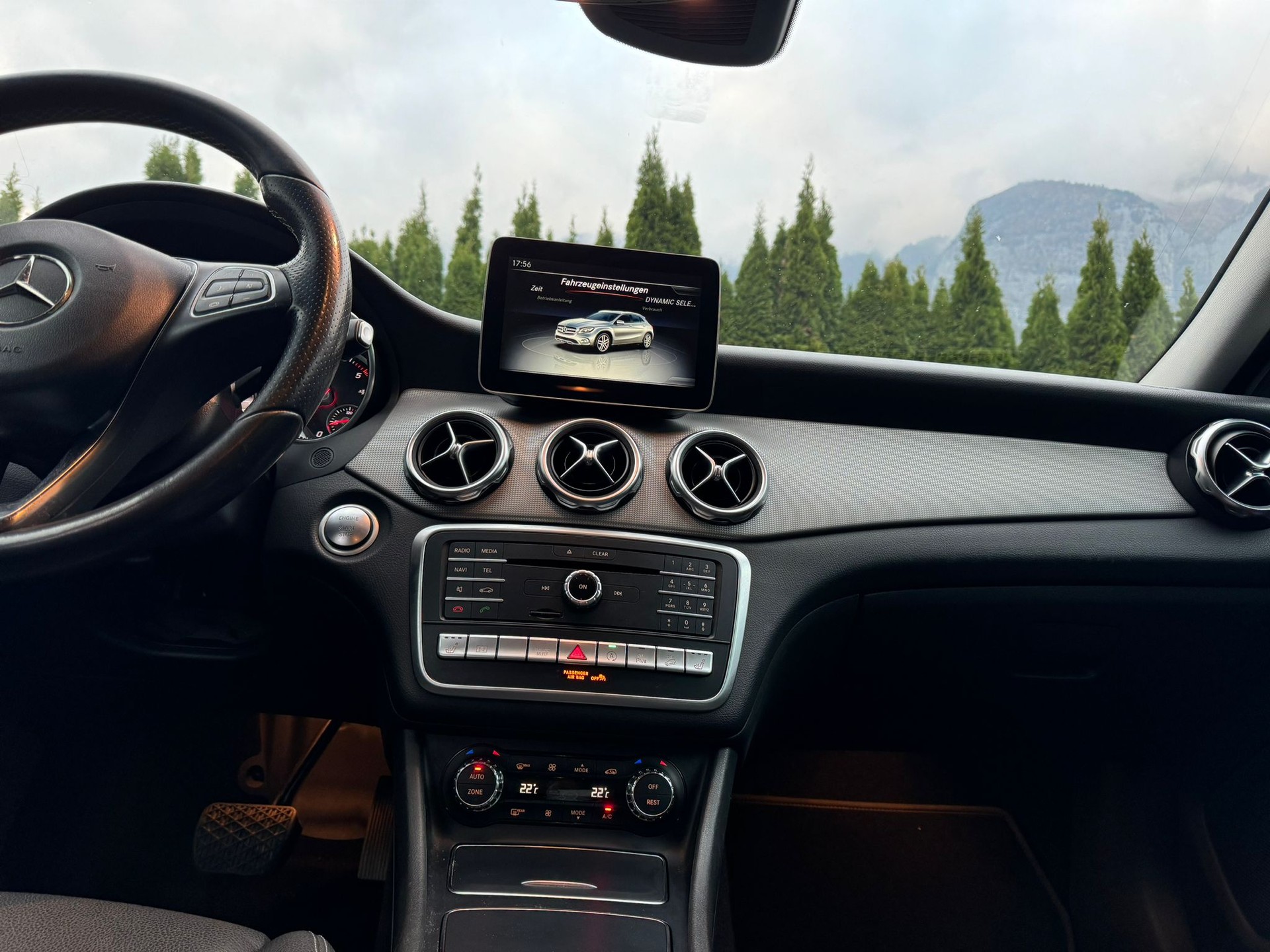 MERCEDES-BENZ GLA 200 d Swiss Star Edition Urban 4Matic 7G-DCT-image-15