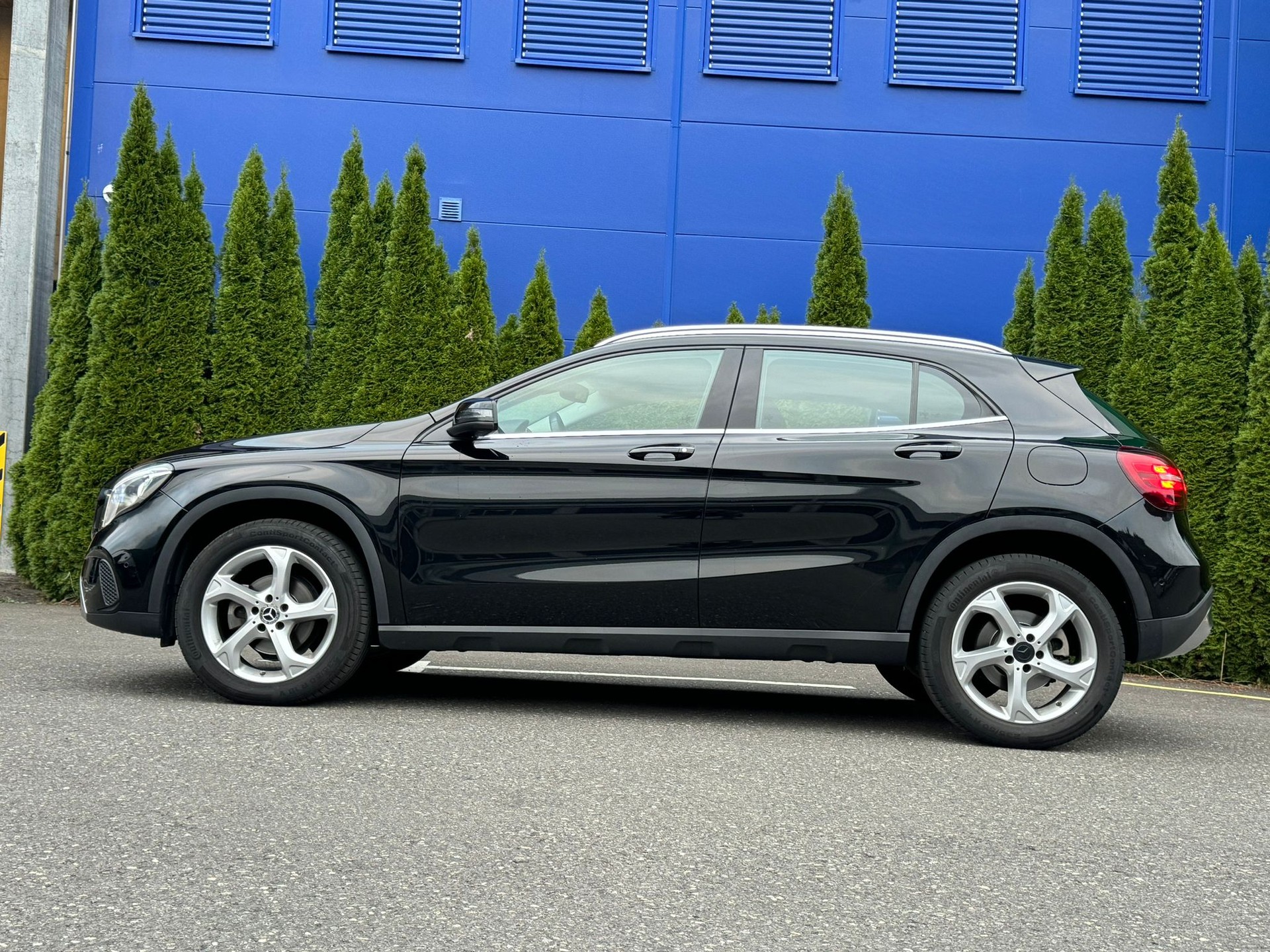 MERCEDES-BENZ GLA 200 d Swiss Star Edition Urban 4Matic 7G-DCT-image-4