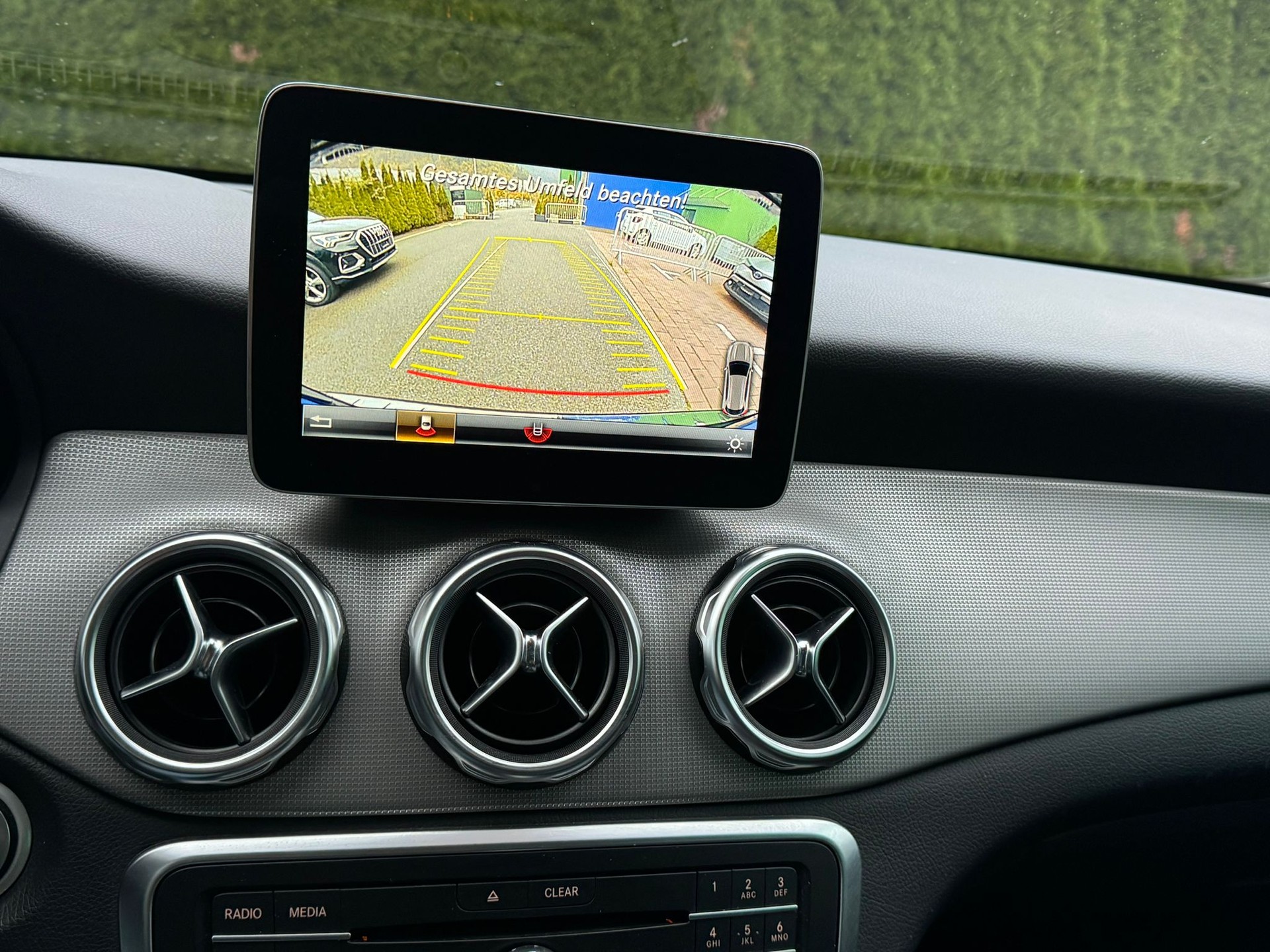 MERCEDES-BENZ GLA 200 d Swiss Star Edition Urban 4Matic 7G-DCT-image-17