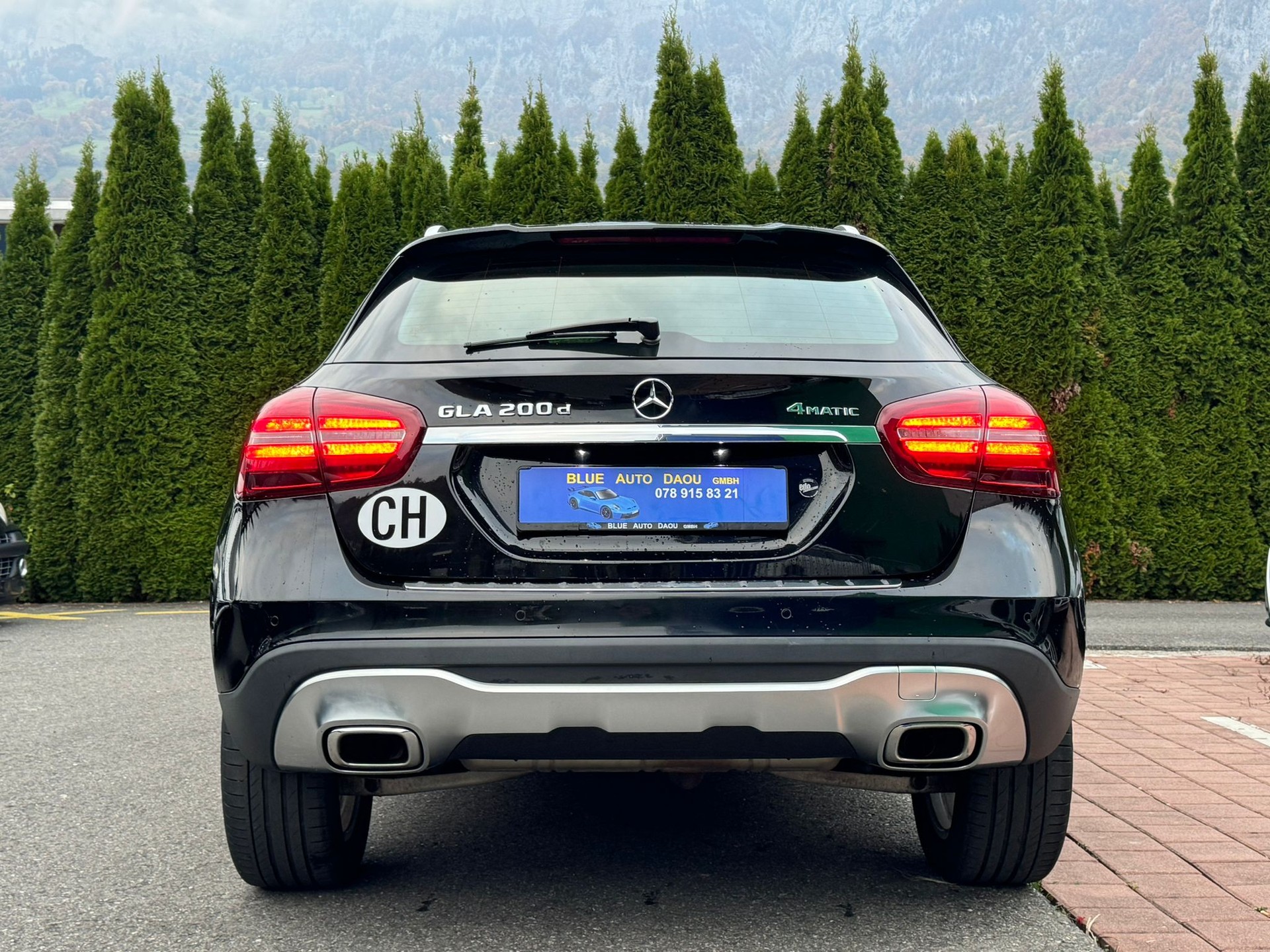 MERCEDES-BENZ GLA 200 d Swiss Star Edition Urban 4Matic 7G-DCT-image-6
