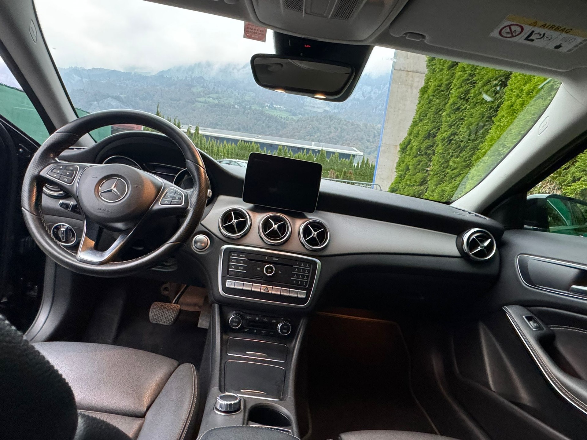 MERCEDES-BENZ GLA 200 d Swiss Star Edition Urban 4Matic 7G-DCT-image-14