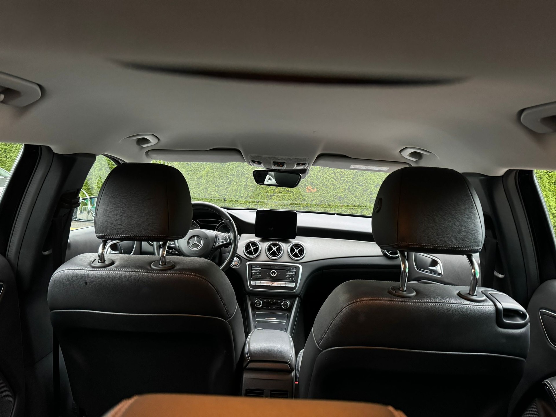 MERCEDES-BENZ GLA 200 d Swiss Star Edition Urban 4Matic 7G-DCT-image-12