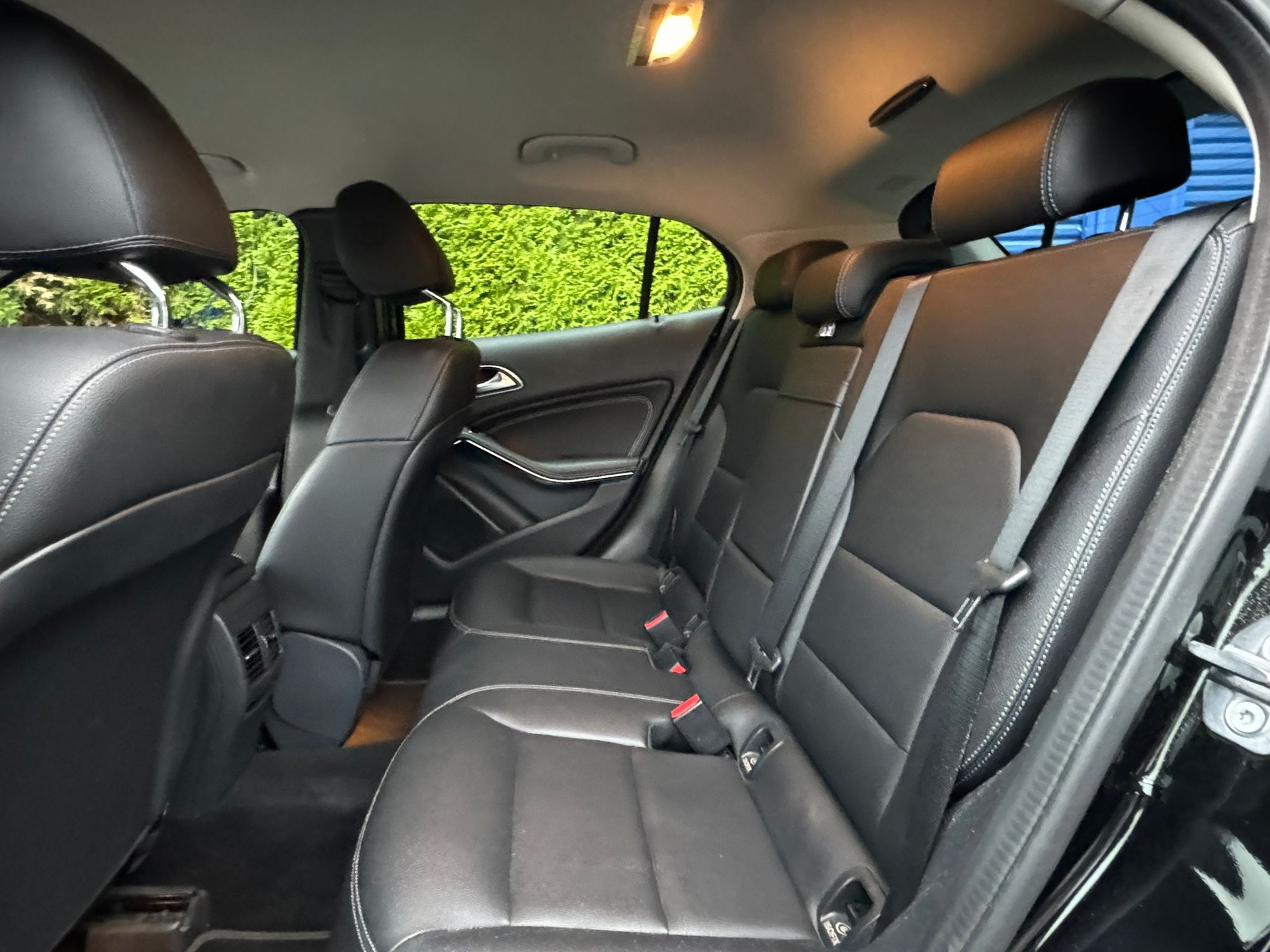 MERCEDES-BENZ GLA 200 d Swiss Star Edition Urban 4Matic 7G-DCT-image-8