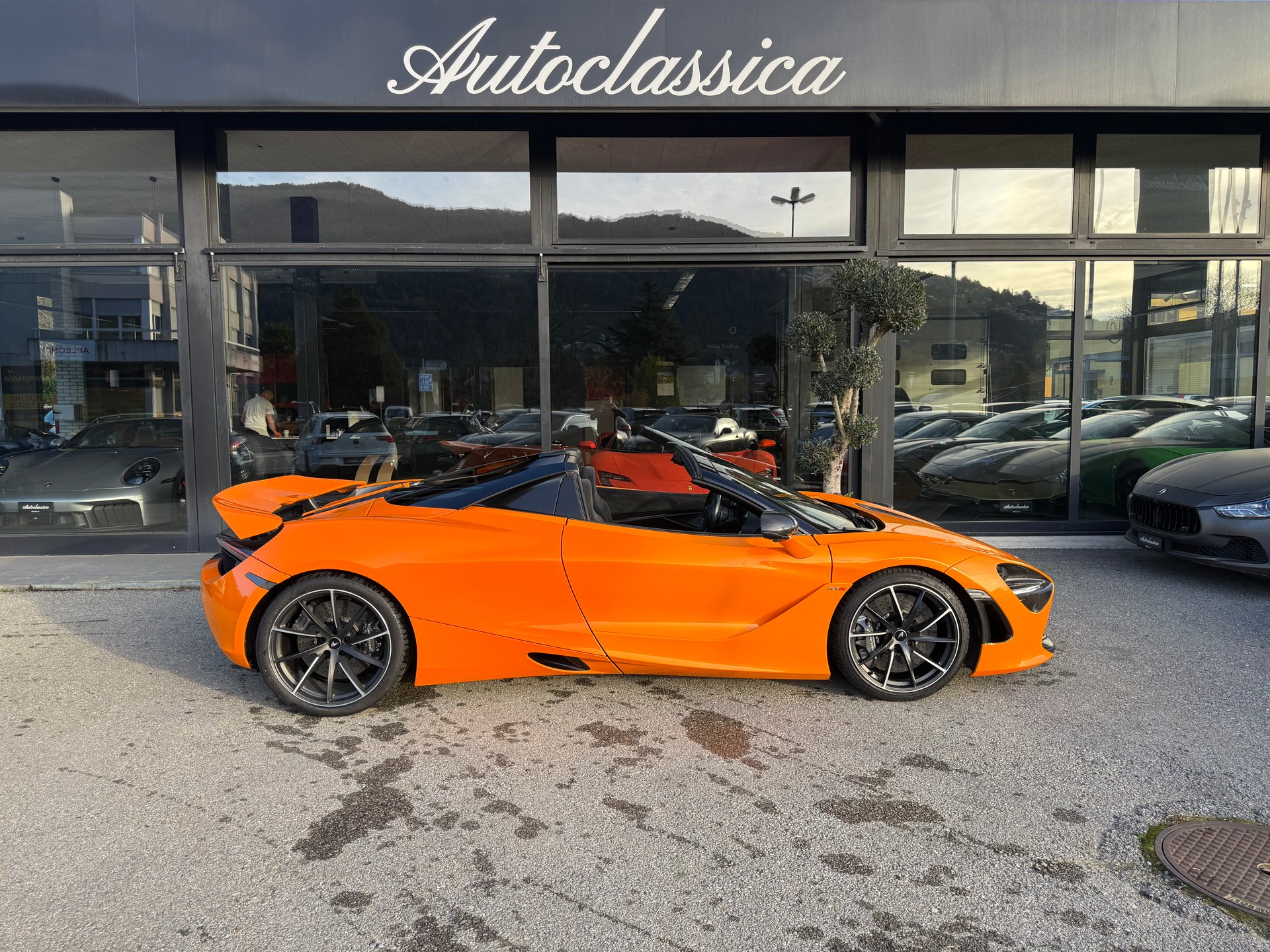 McLAREN 720S Spider Performance 4.0 V8 SSG-showroom-element-3