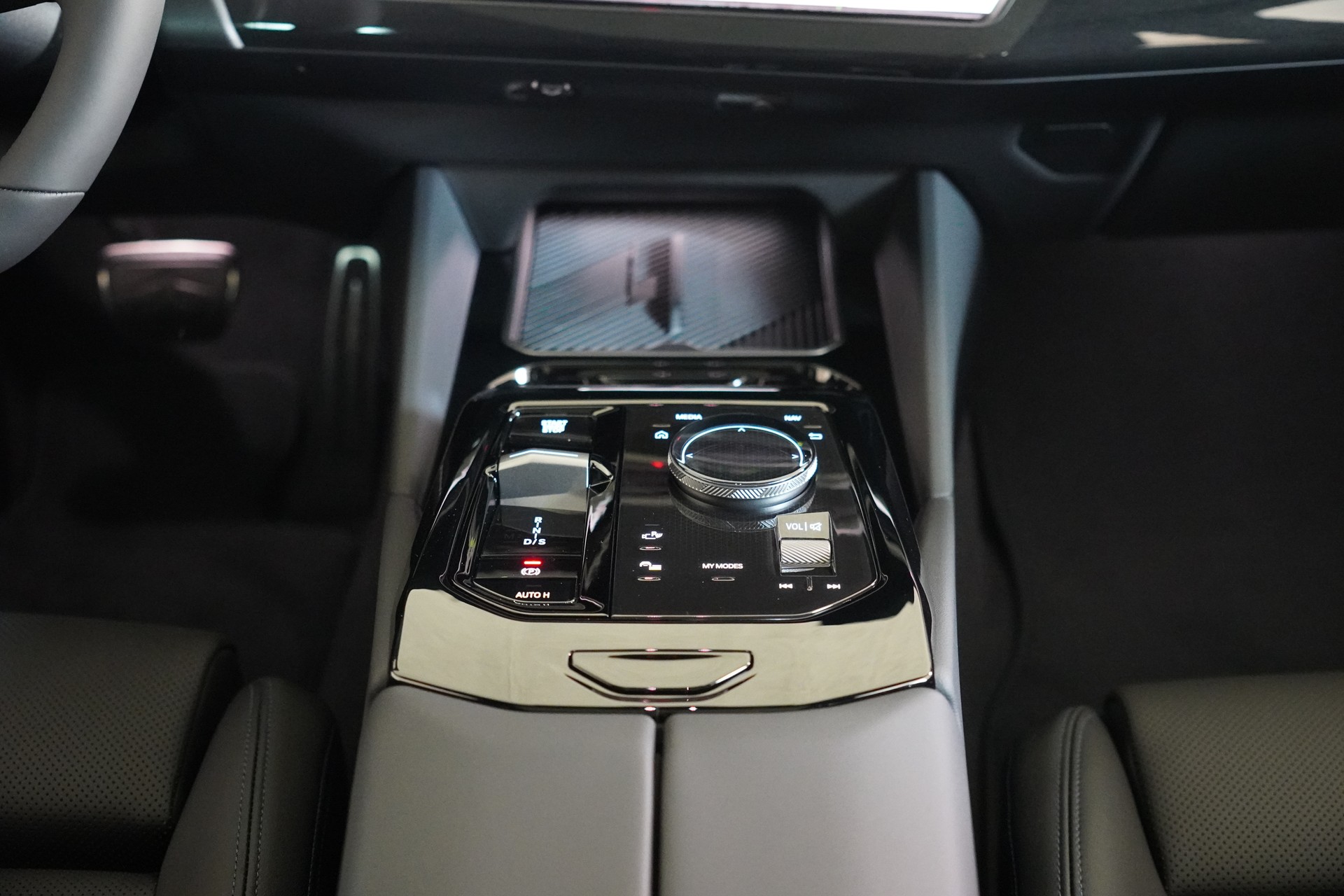 BMW 550e xDrive Touring M Sport Pro Steptronic-image-19