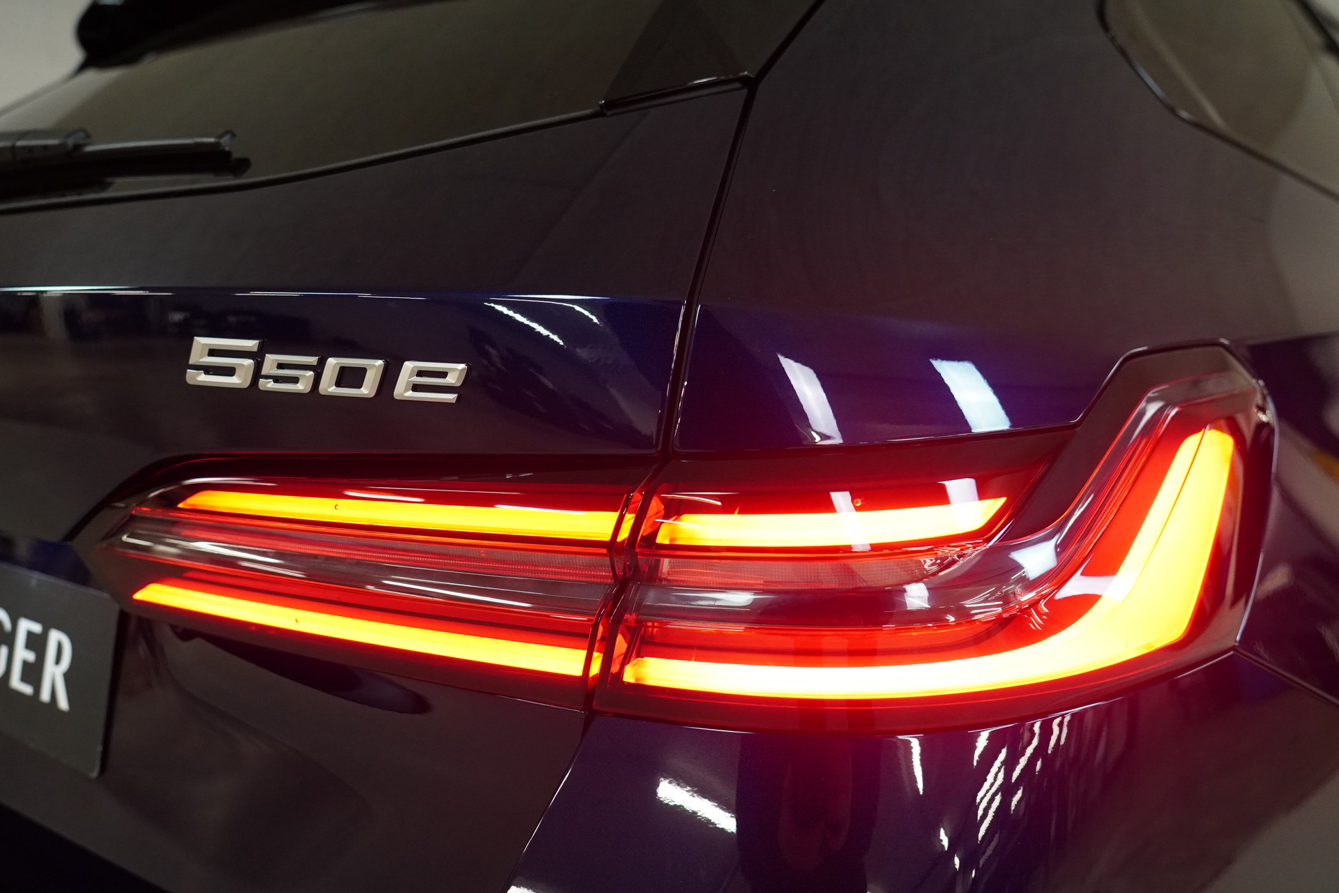 BMW 550e xDrive Touring M Sport Pro Steptronic-image-15