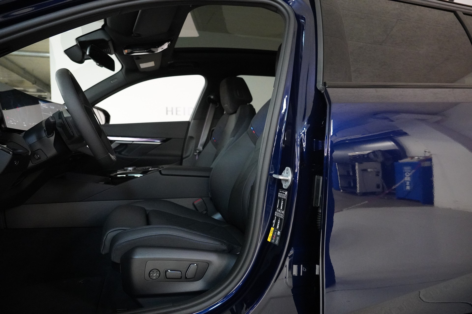 BMW 550e xDrive Touring M Sport Pro Steptronic-image-10