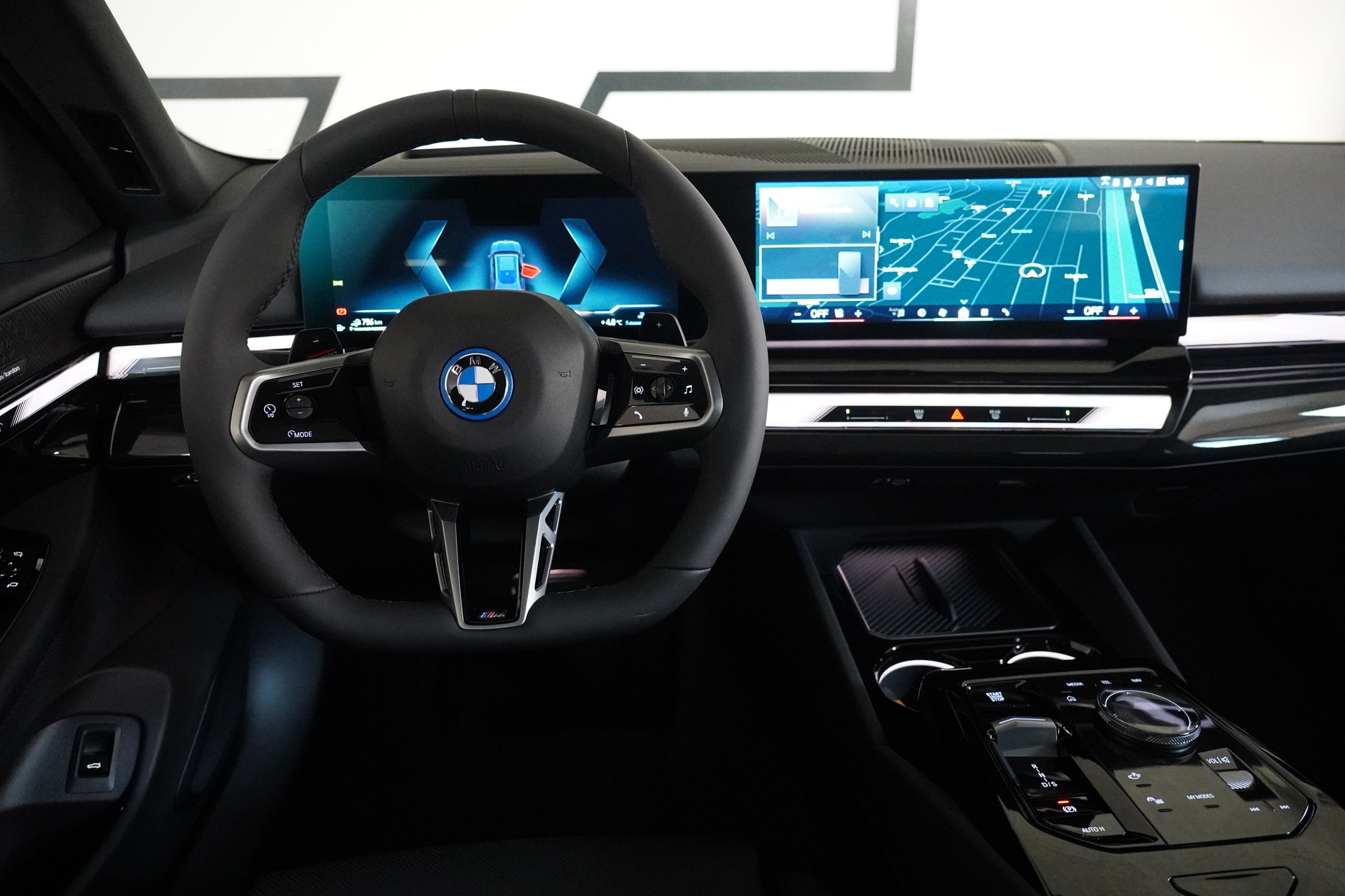 BMW 550e xDrive Touring M Sport Pro Steptronic-image-20