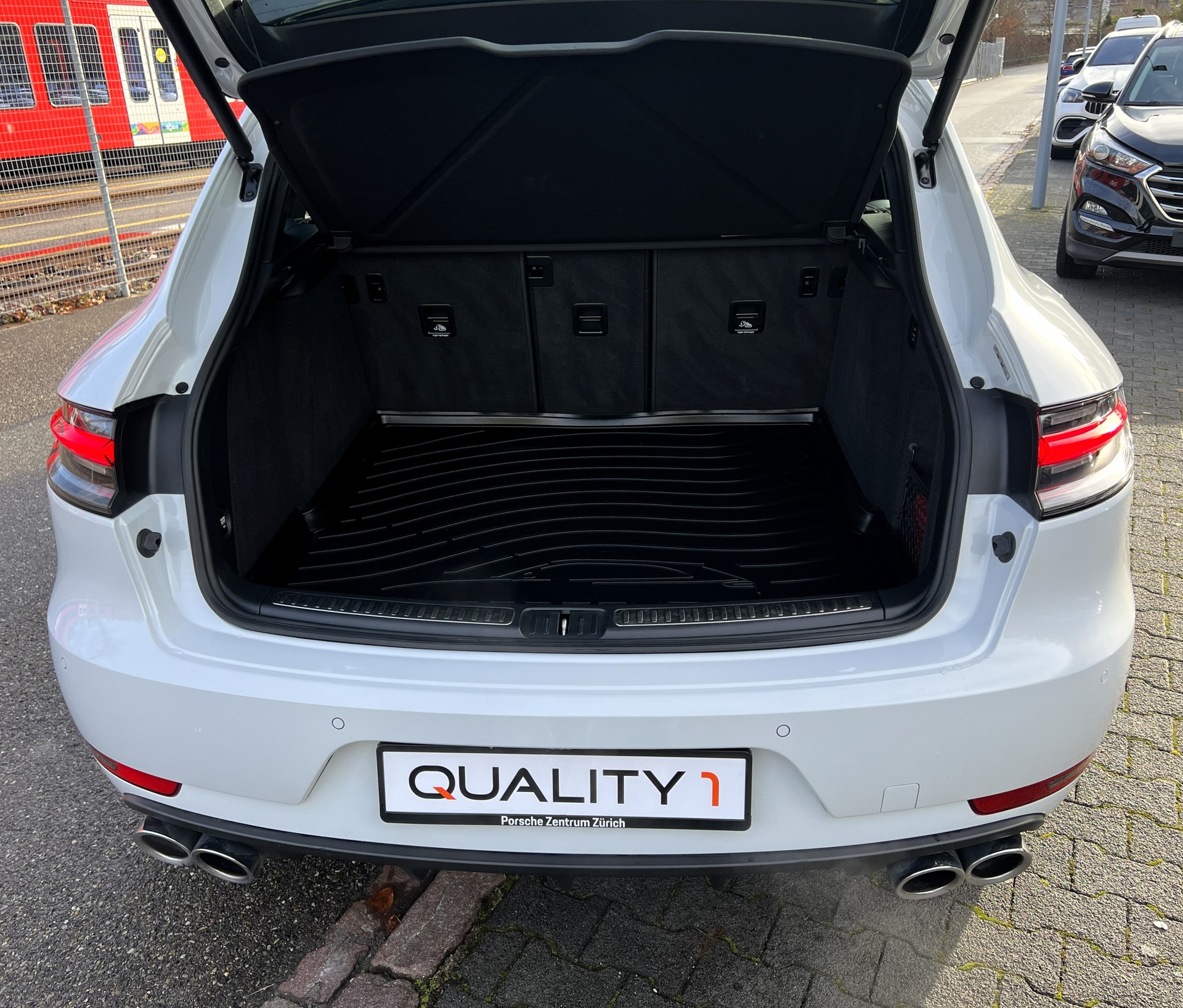 PORSCHE Macan Turbo PDK-image-12