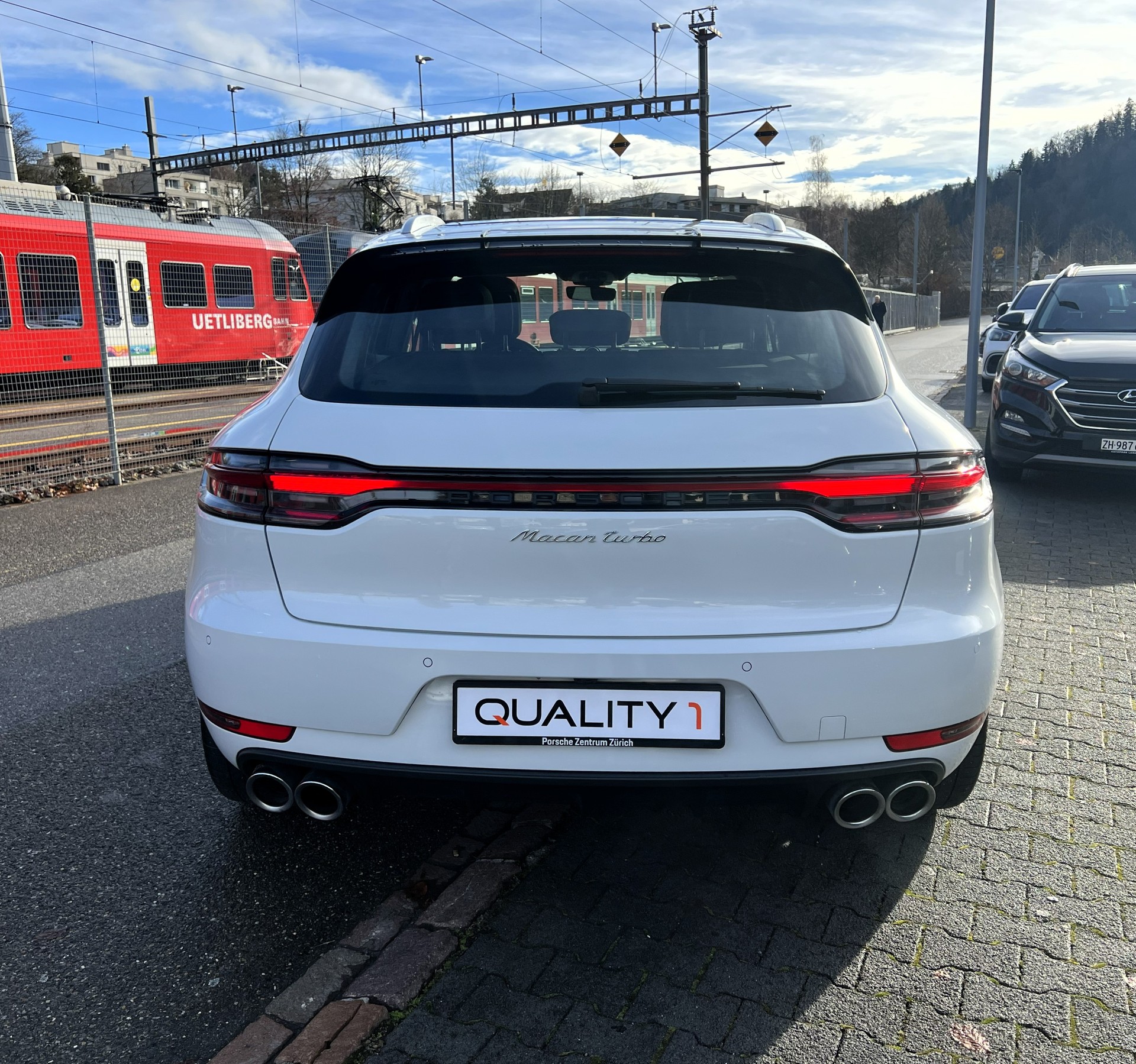 PORSCHE Macan Turbo PDK-image-3