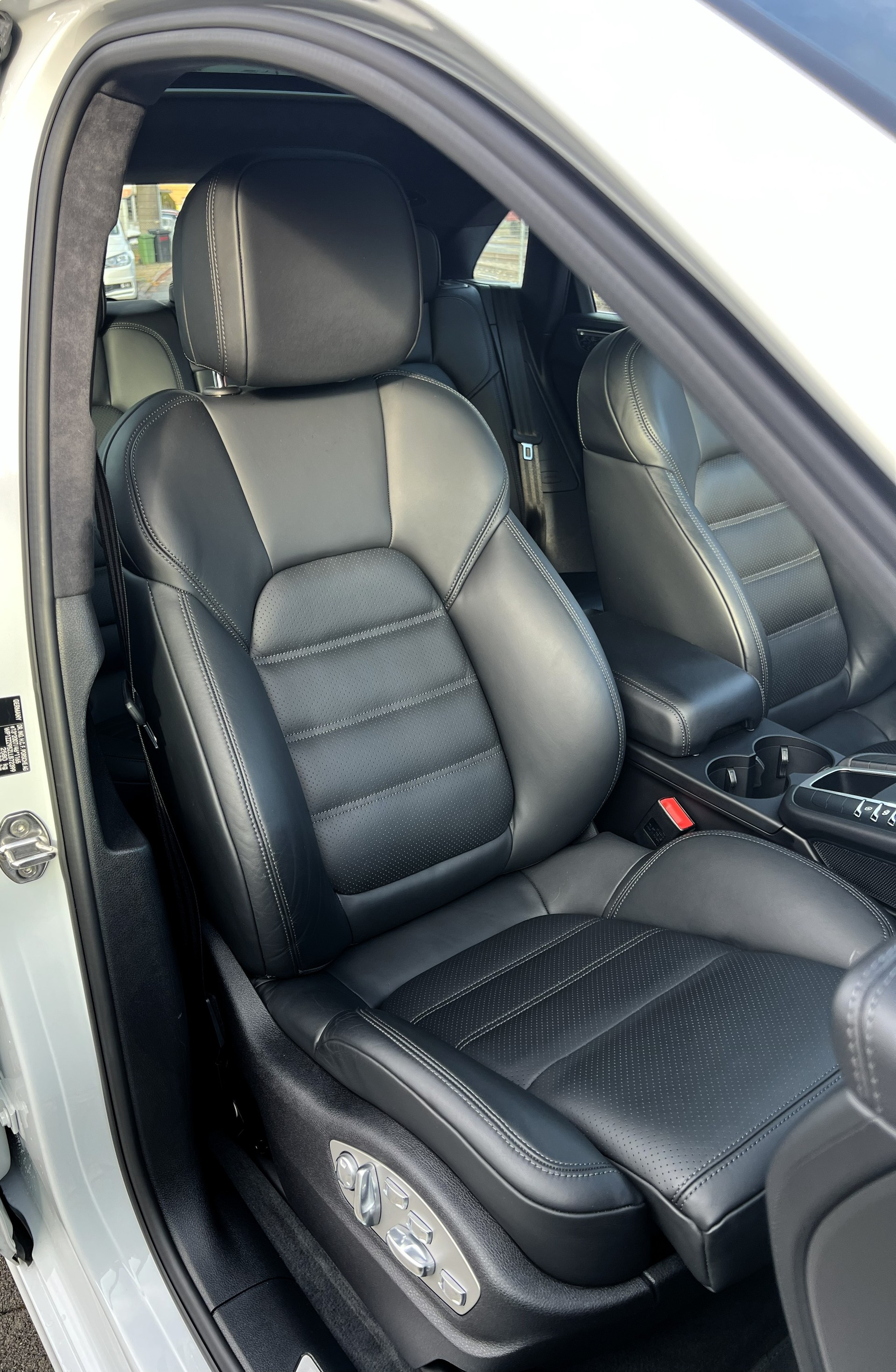 PORSCHE Macan Turbo PDK-image-15