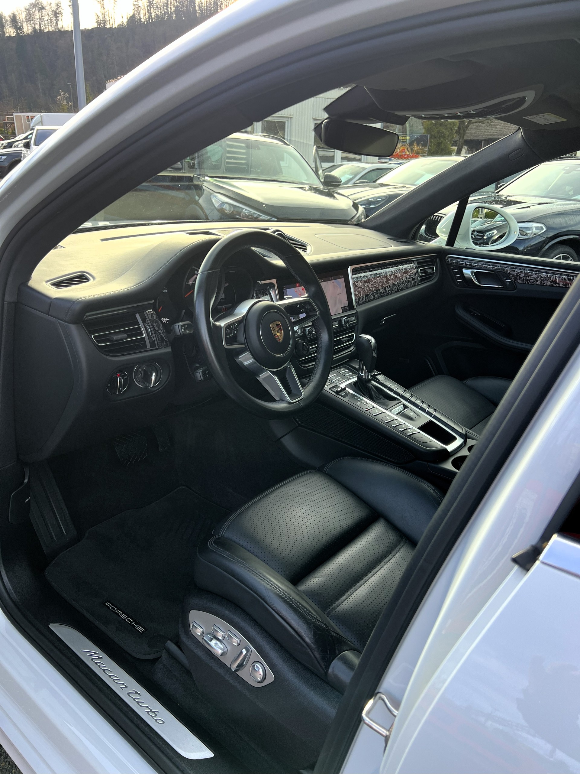 PORSCHE Macan Turbo PDK-image-18