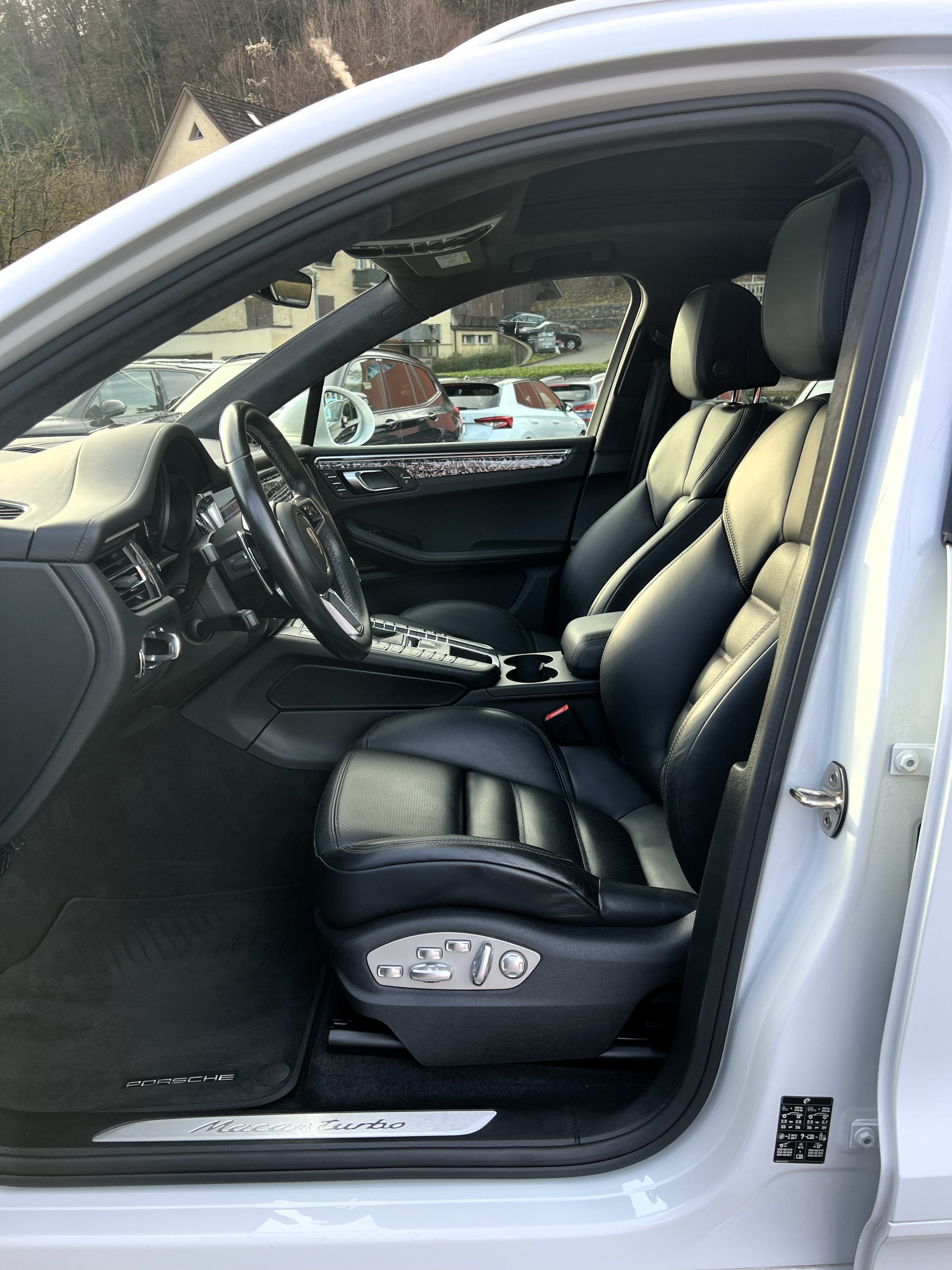 PORSCHE Macan Turbo PDK-image-17