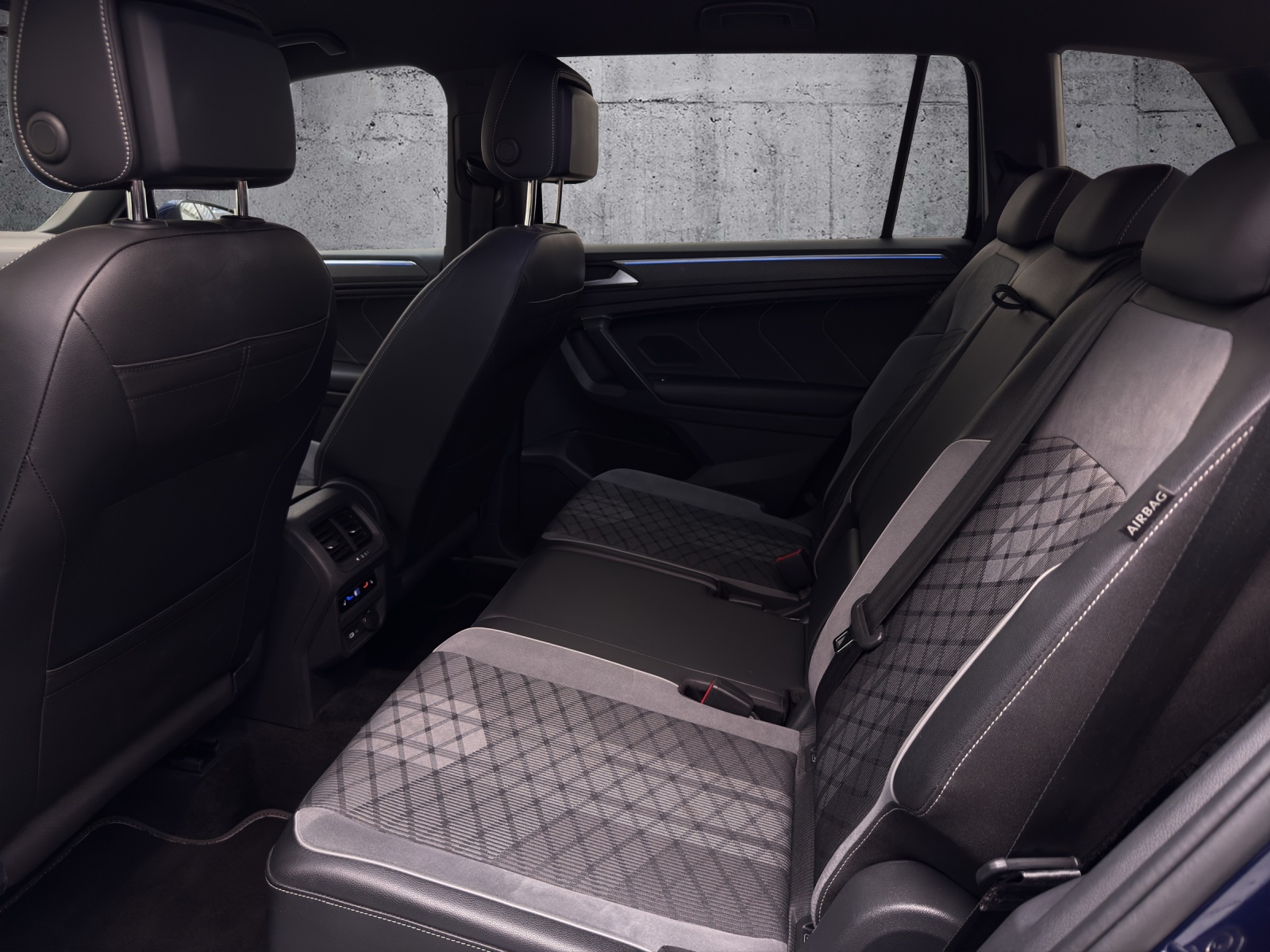 VW Tiguan Allspace 2.0TSI R-Line 4Motion DSG *CH-Fahrzeug*-image-10