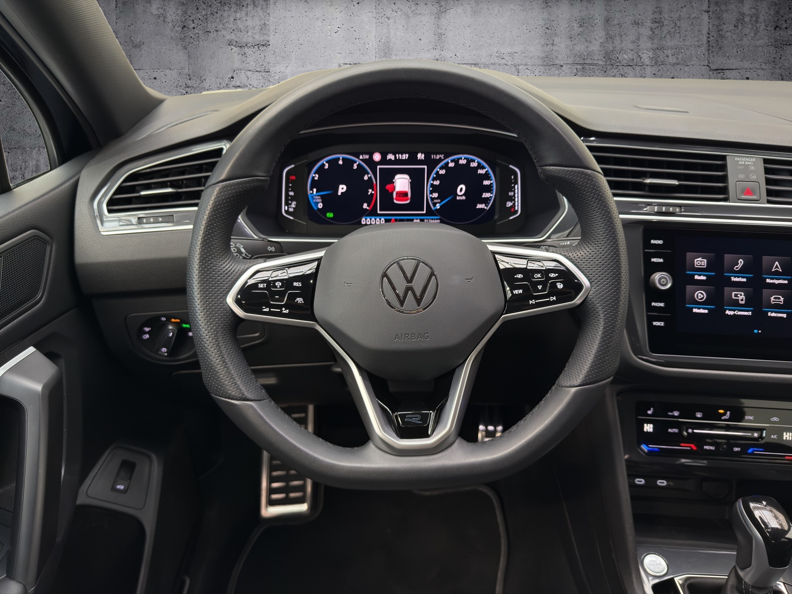 VW Tiguan Allspace 2.0TSI R-Line 4Motion DSG *CH-Fahrzeug*-image-8