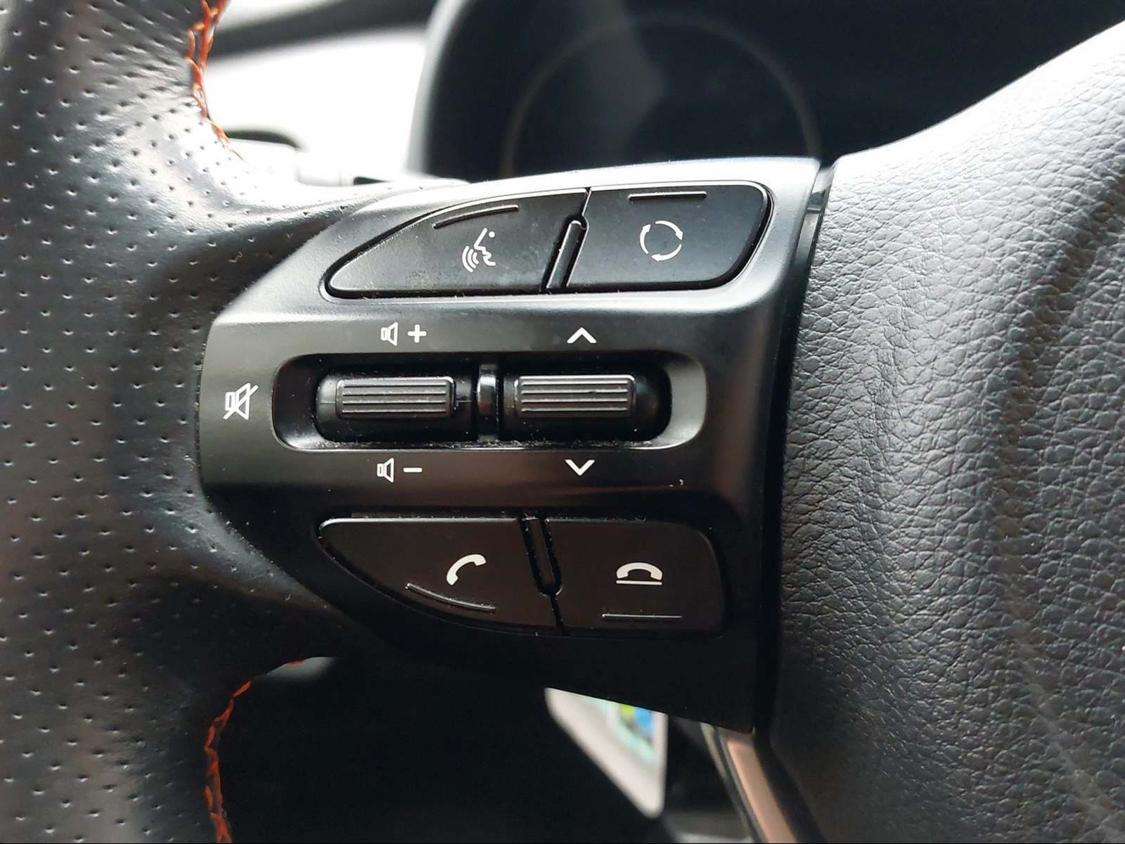 KIA Stonic 1.0 T-GDi-image-14