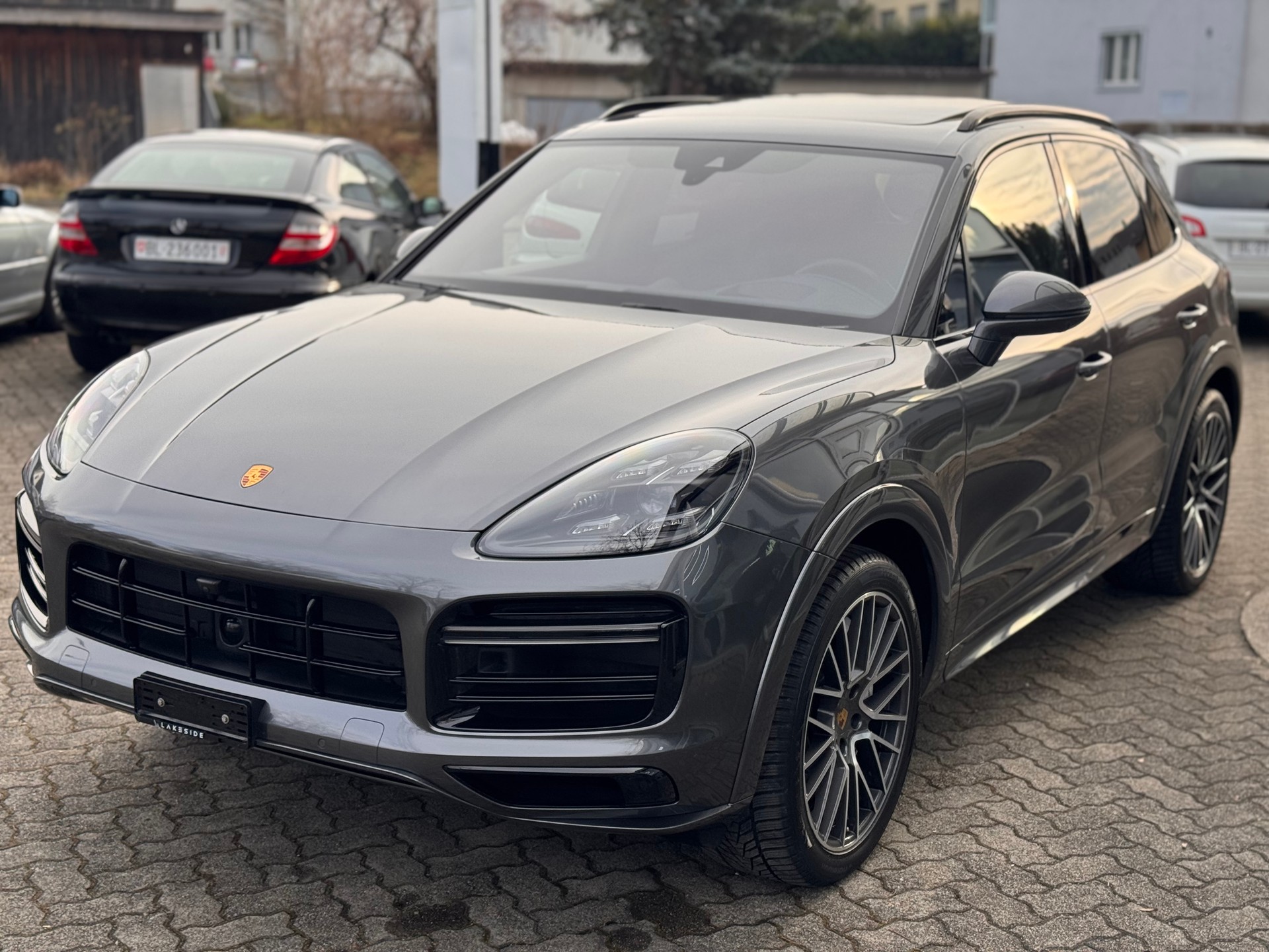 PORSCHE Cayenne Turbo-image-2