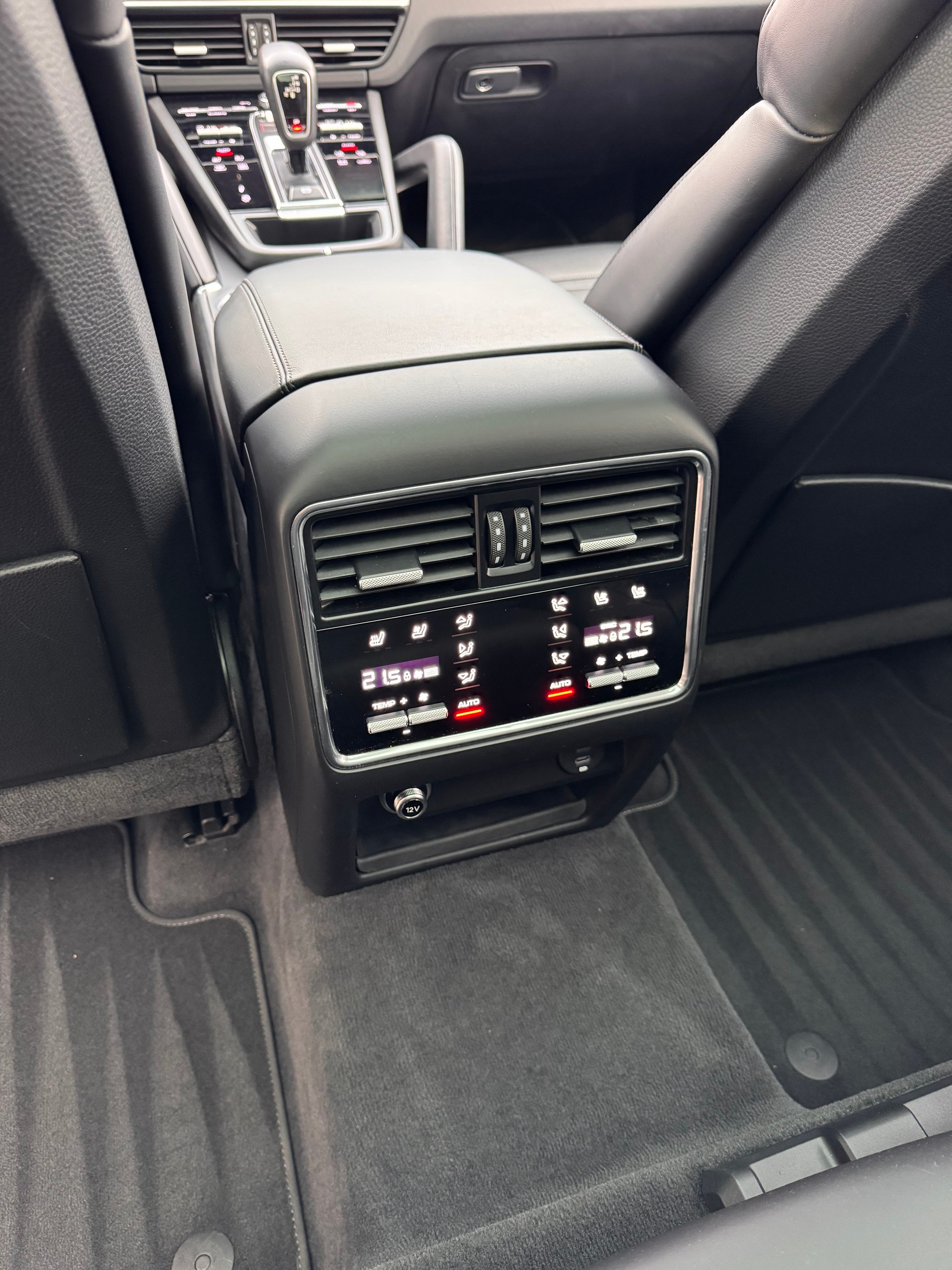 PORSCHE Cayenne Turbo-image-10