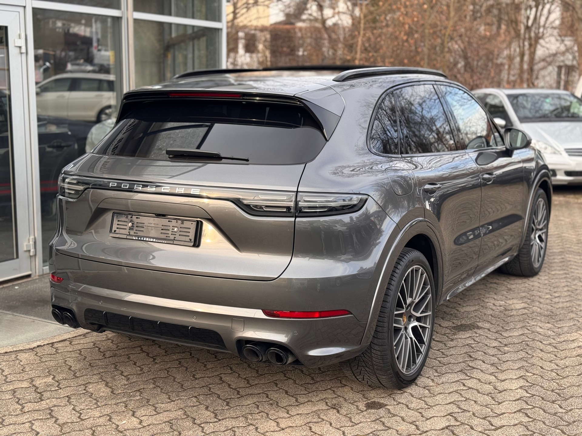 PORSCHE Cayenne Turbo-image-4