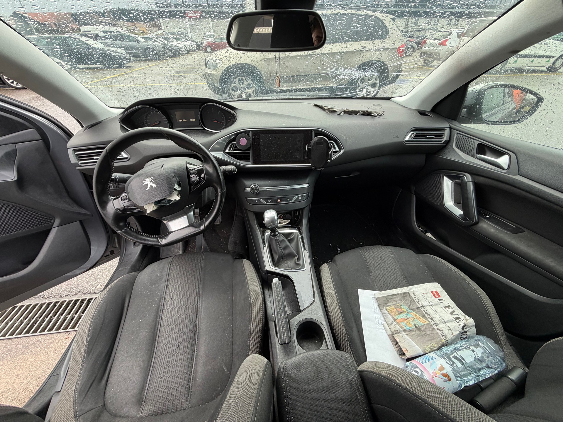 PEUGEOT 308 1.6 BlueHDI Style-image-9