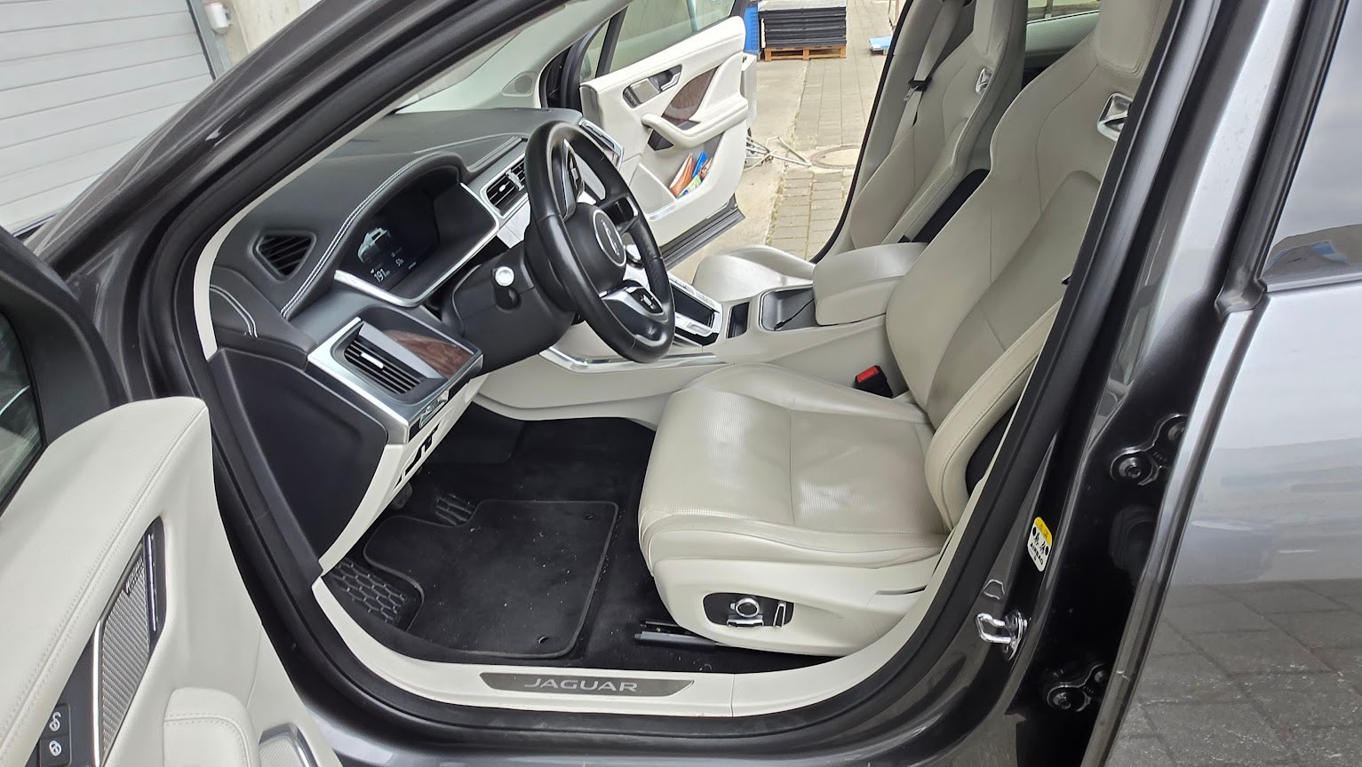 JAGUAR I-Pace EV400 SE AWD-image-7