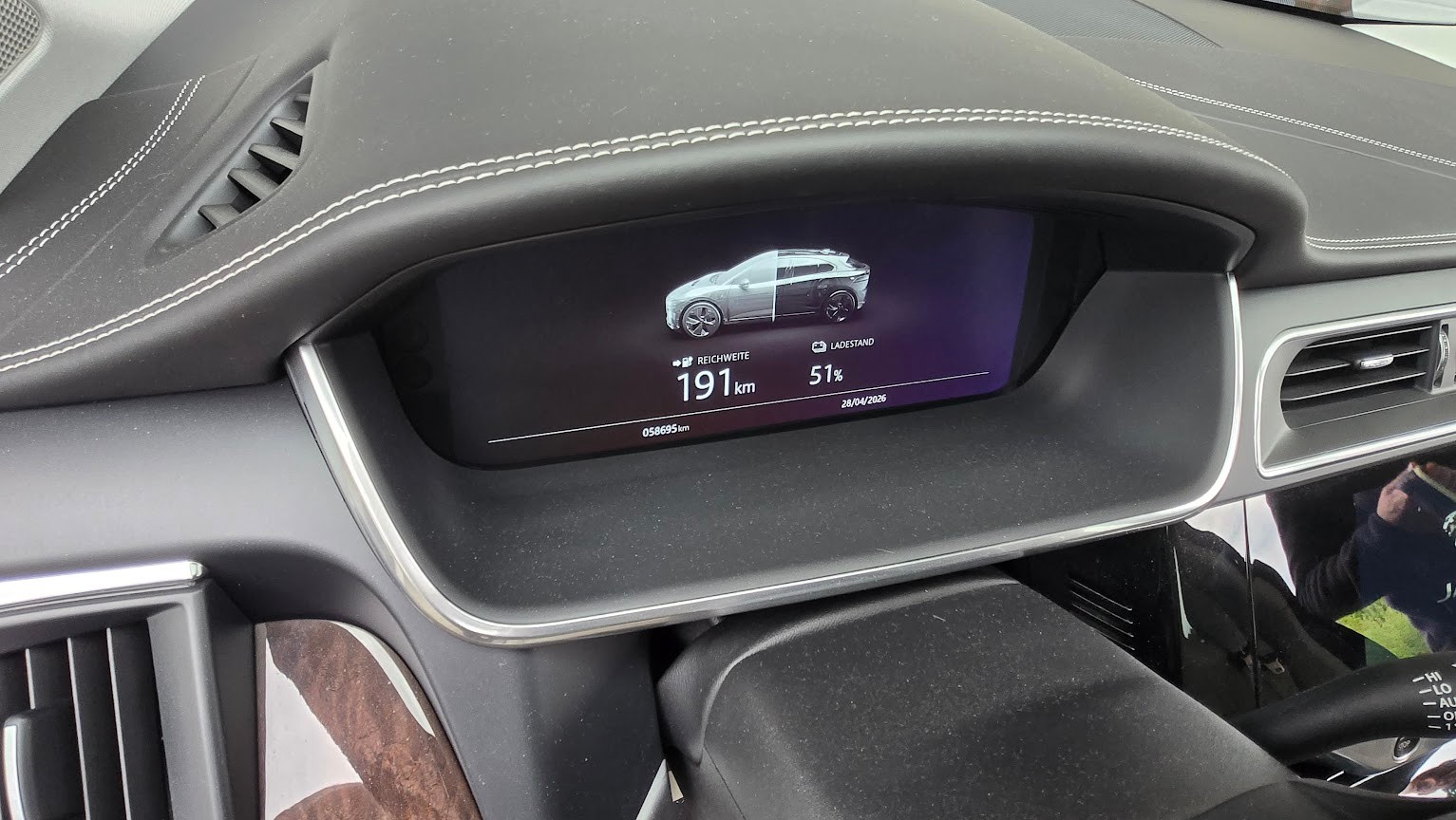 JAGUAR I-Pace EV400 SE AWD-image-8