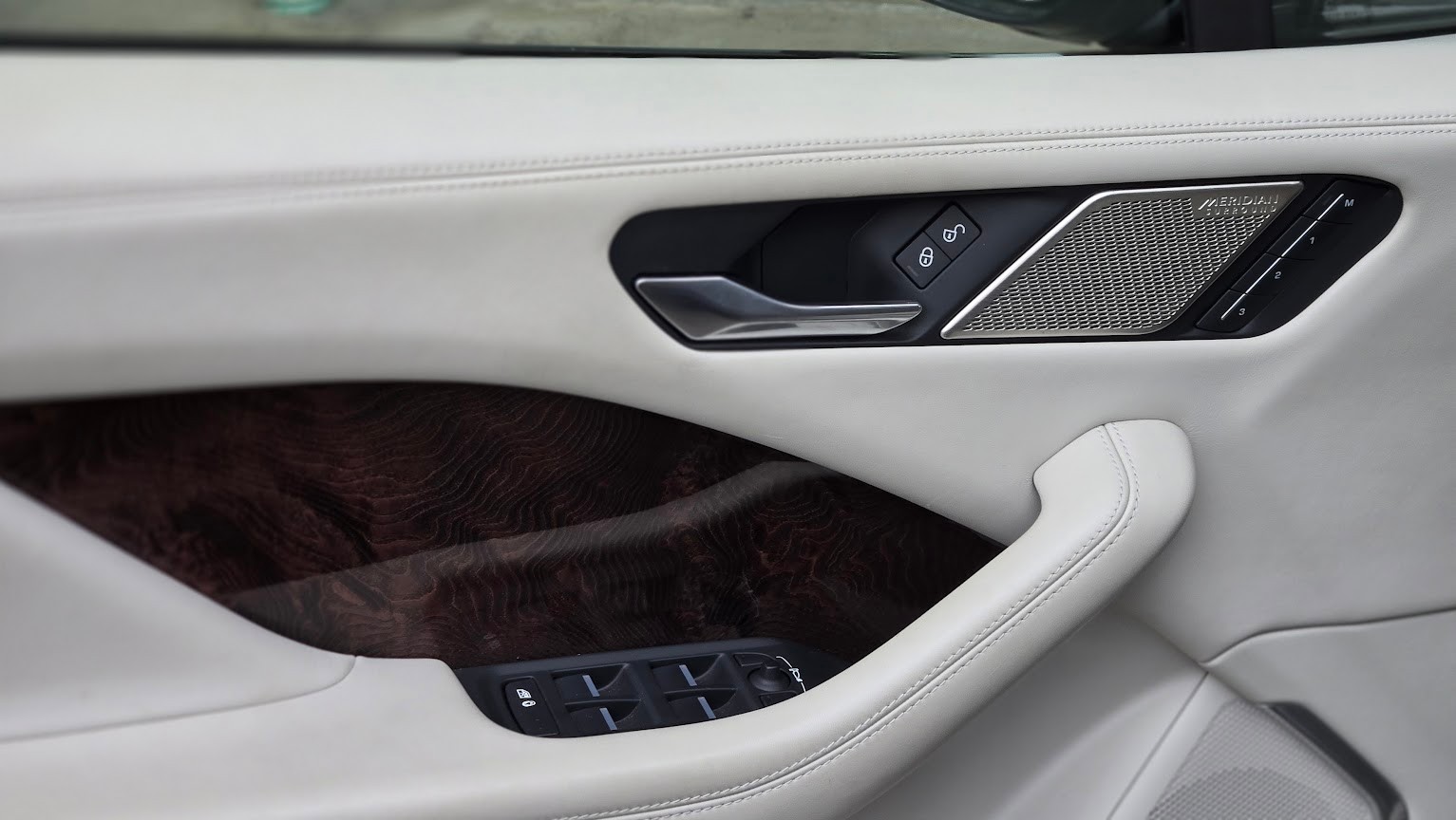 JAGUAR I-Pace EV400 SE AWD-image-11