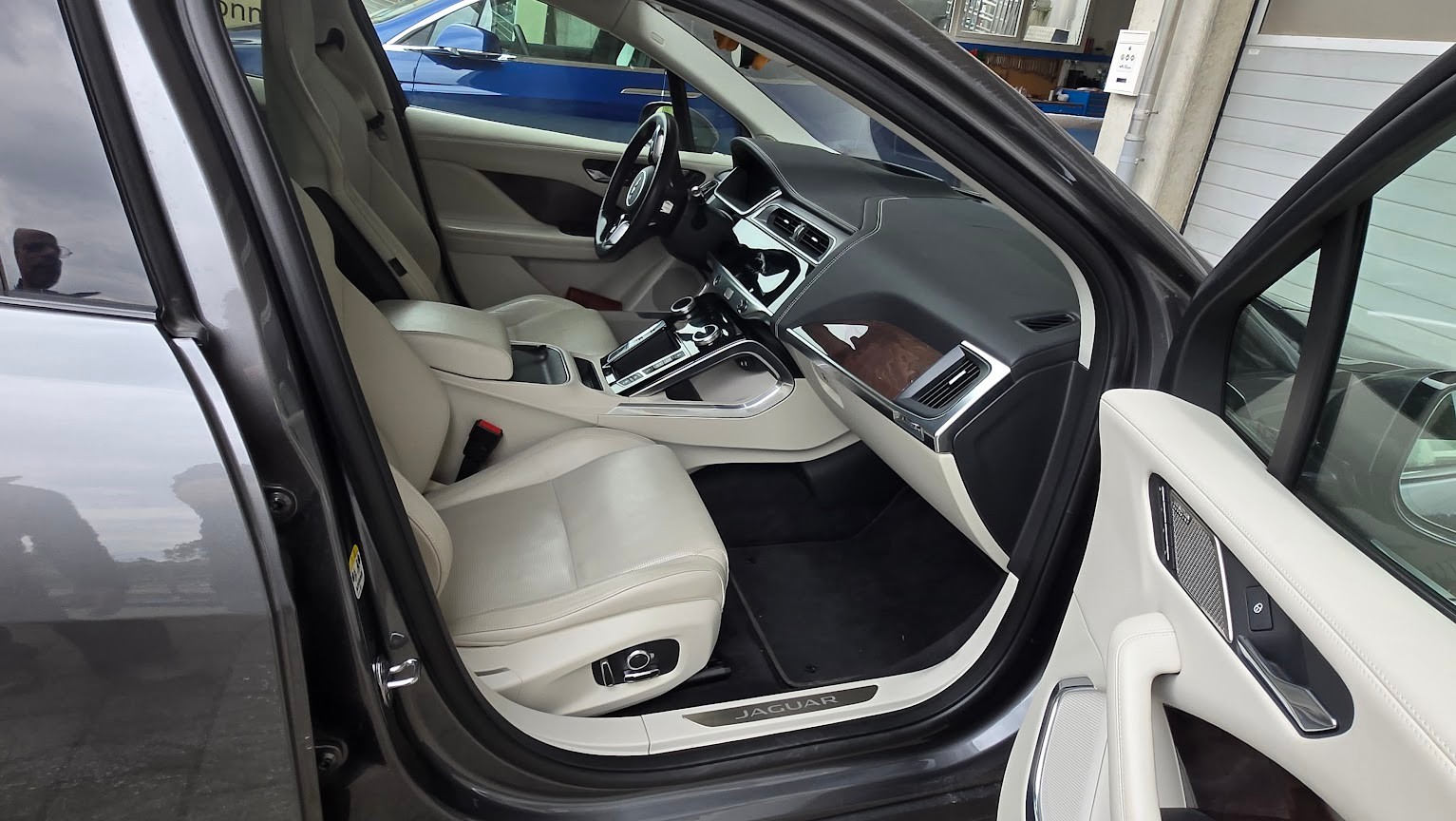 JAGUAR I-Pace EV400 SE AWD-image-5