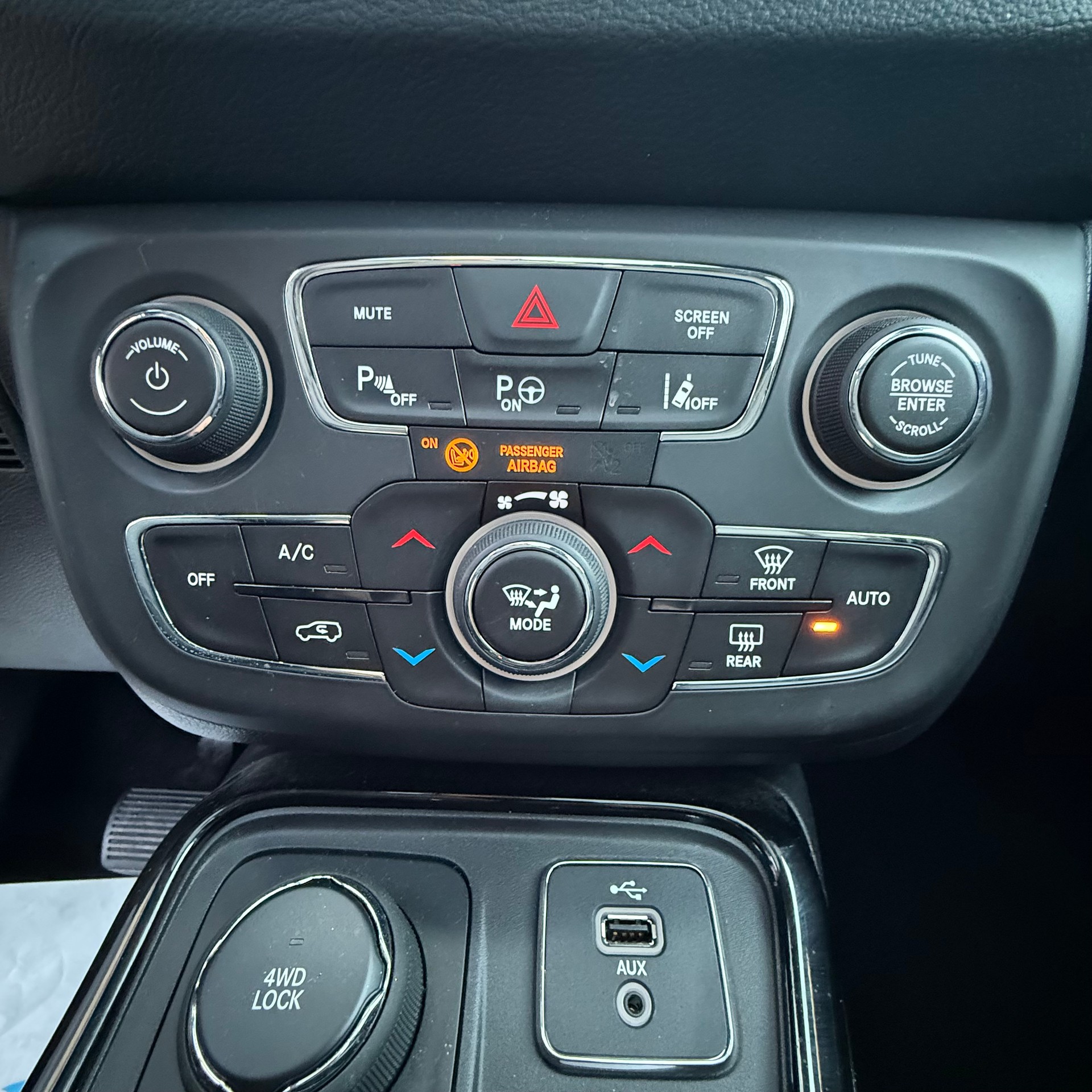 JEEP Compass 2.0CRD Limited AWD 9ATX *LEDER - PANORAMA-DACH / SITZ-LÜFTUNG*-image-11
