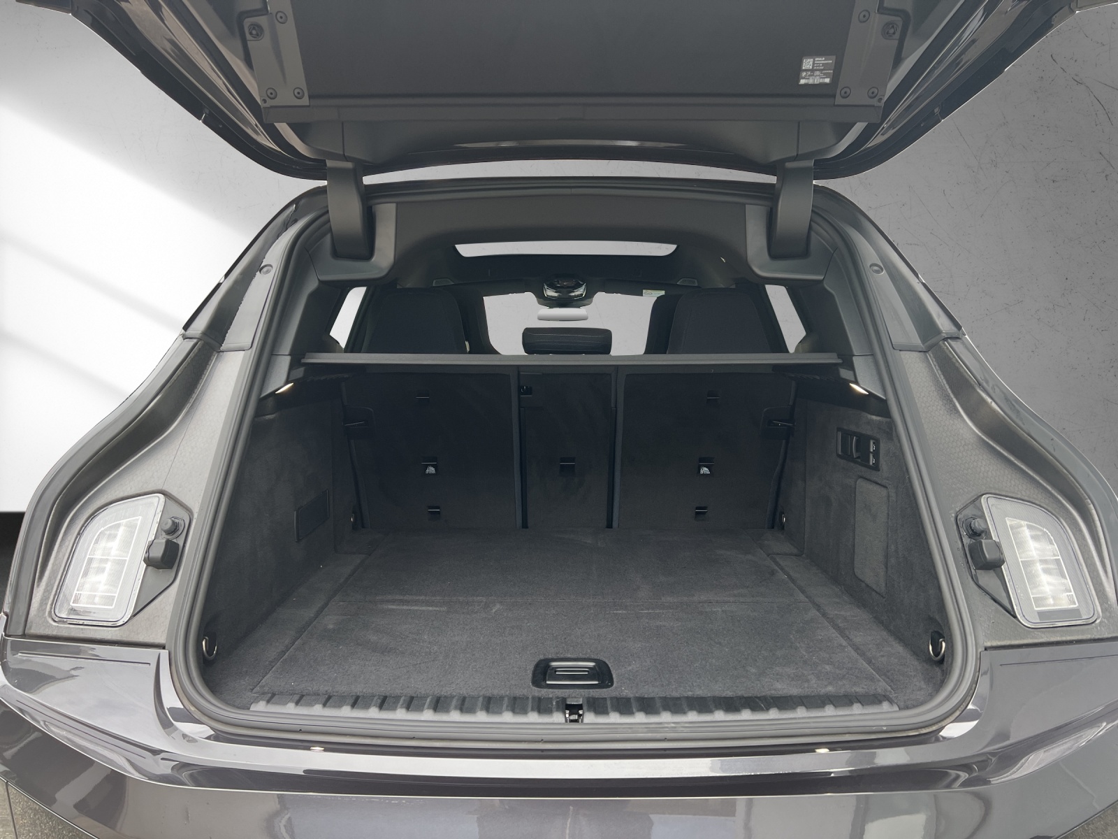 BMW iX xDrive40-image-18