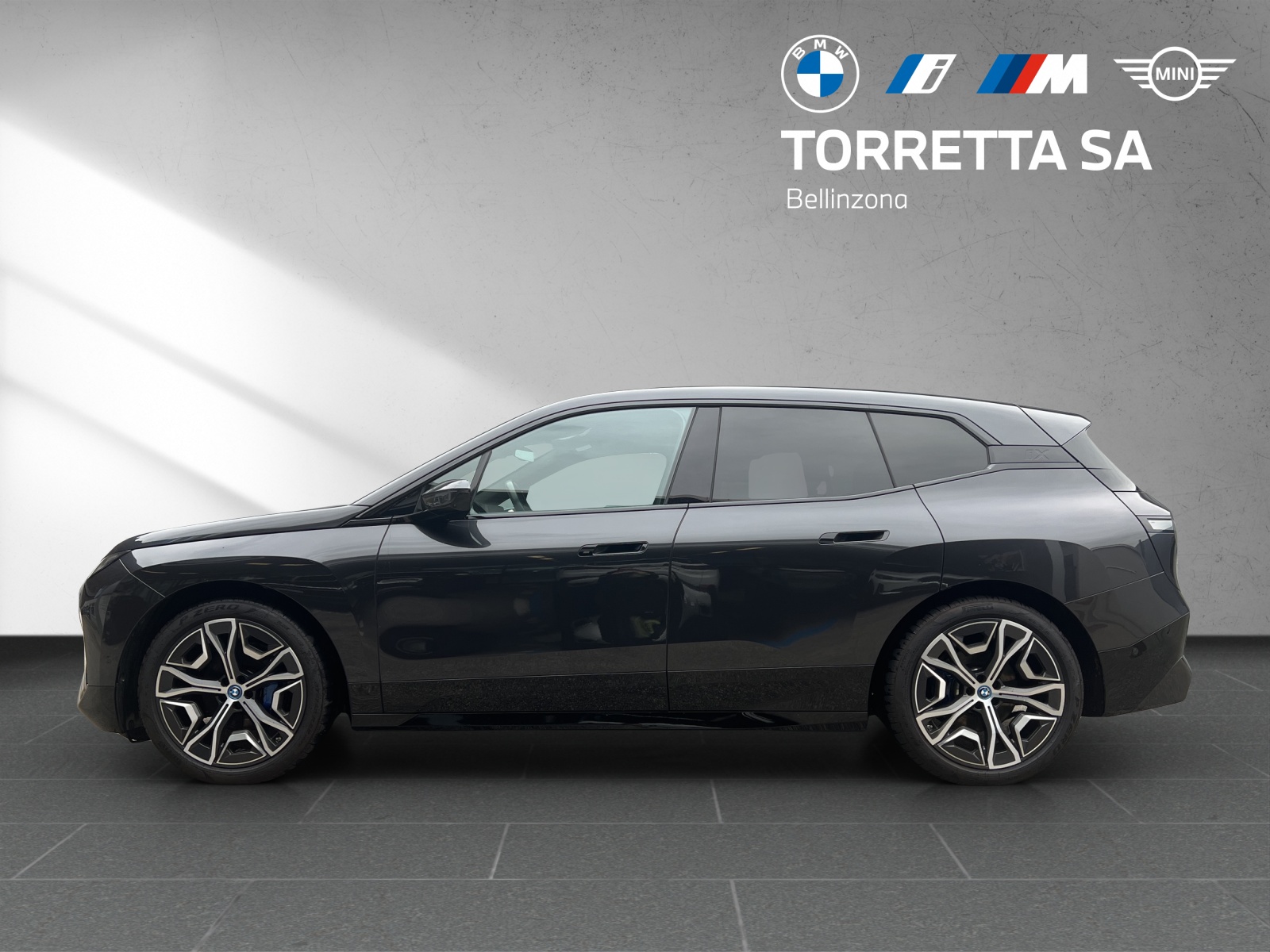 BMW iX xDrive40-showroom-element-2