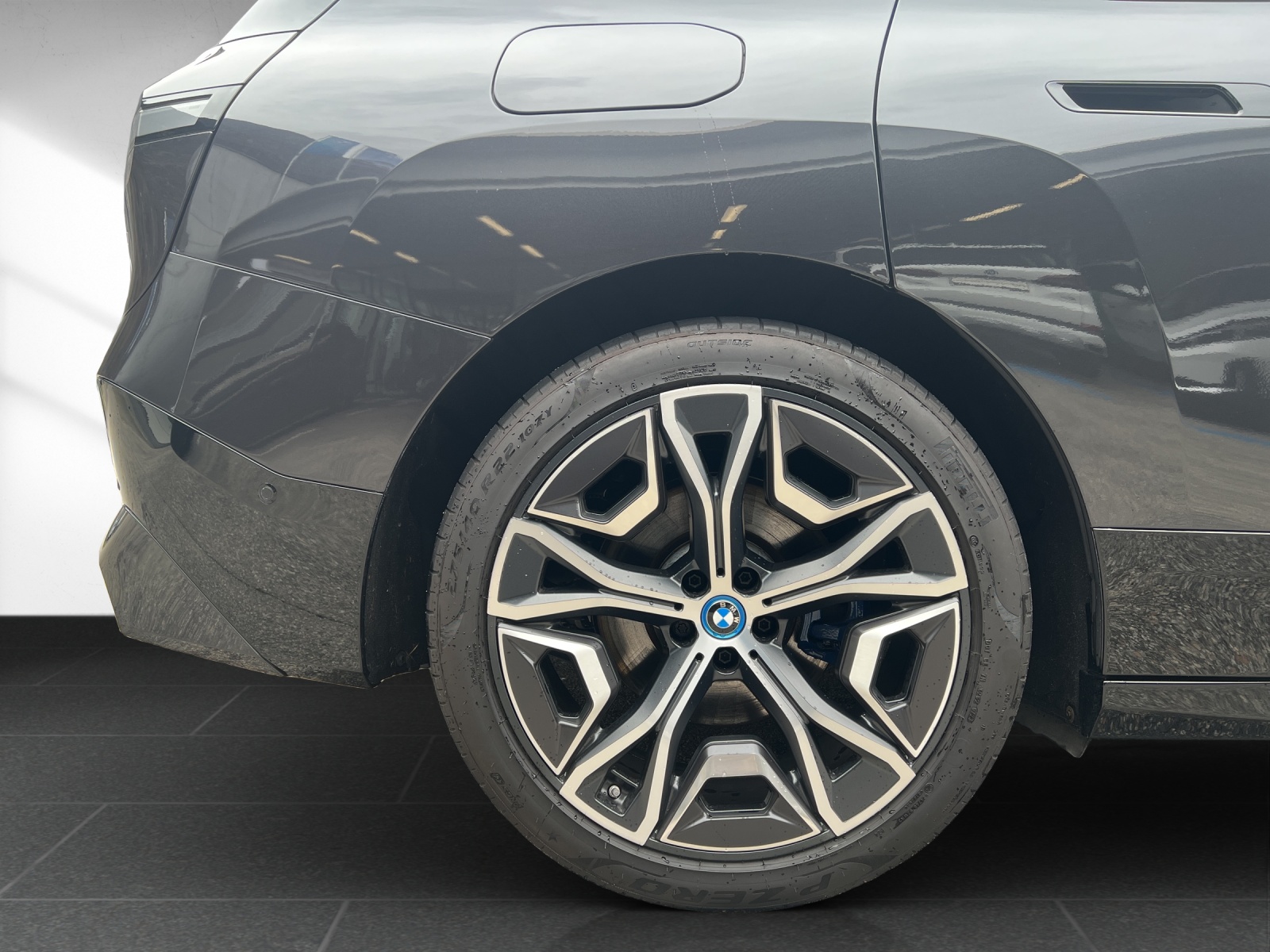 BMW iX xDrive40-image-11