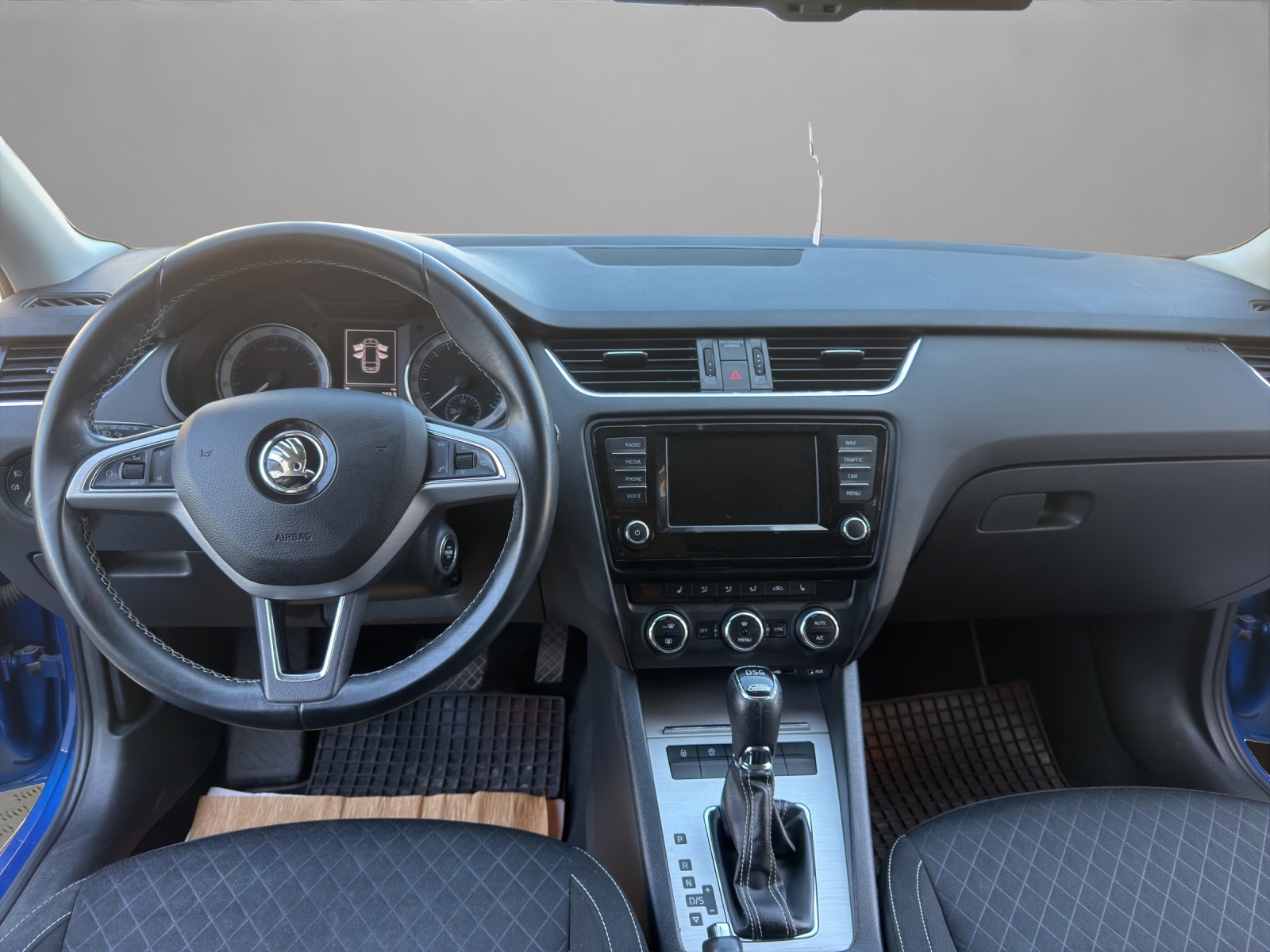 SKODA Octavia Combi 1.8 TSI Swiss Edition DSG-image-13