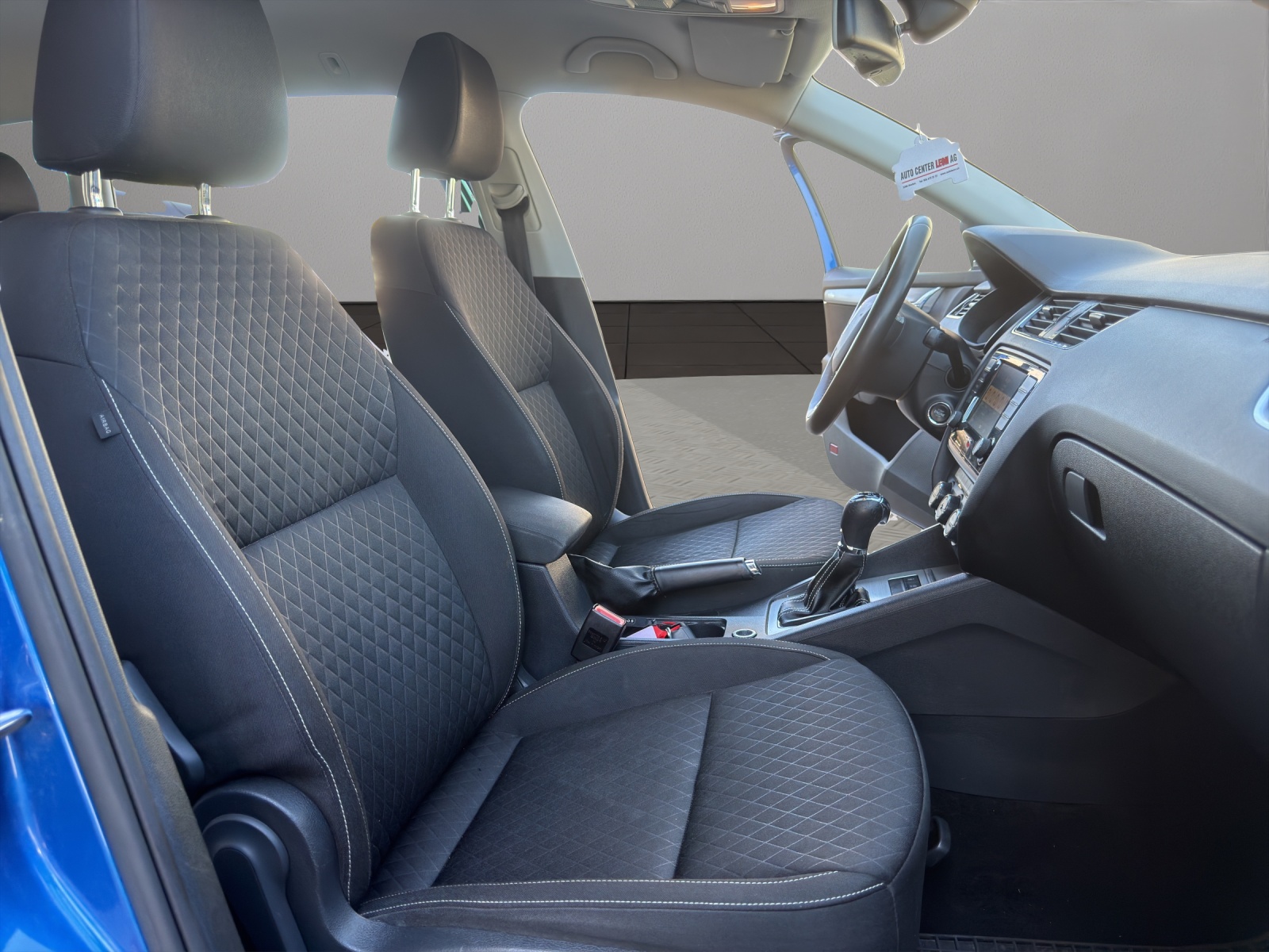 SKODA Octavia Combi 1.8 TSI Swiss Edition DSG-image-16