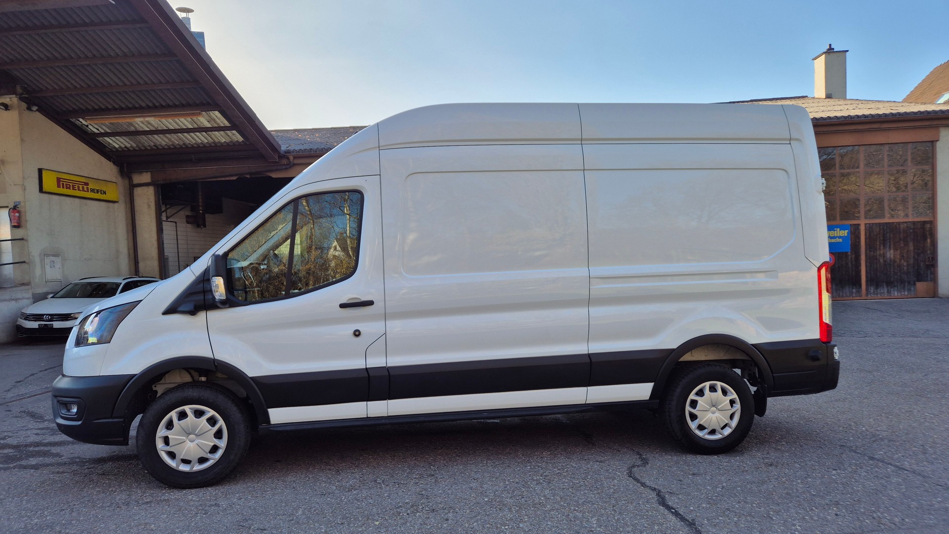 FORD E-Transit Van 350 L3 Trend RWD 68kWh-showroom-element-1