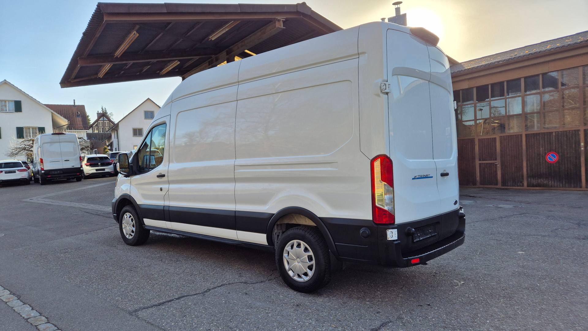 FORD E-Transit Van 350 L3 Trend RWD 68kWh-image-9
