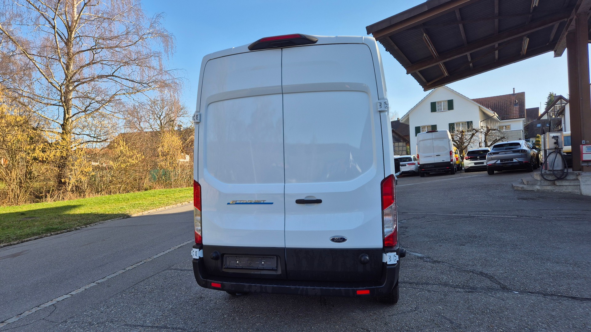 FORD E-Transit Van 350 L3 Trend RWD 68kWh-showroom-element-2