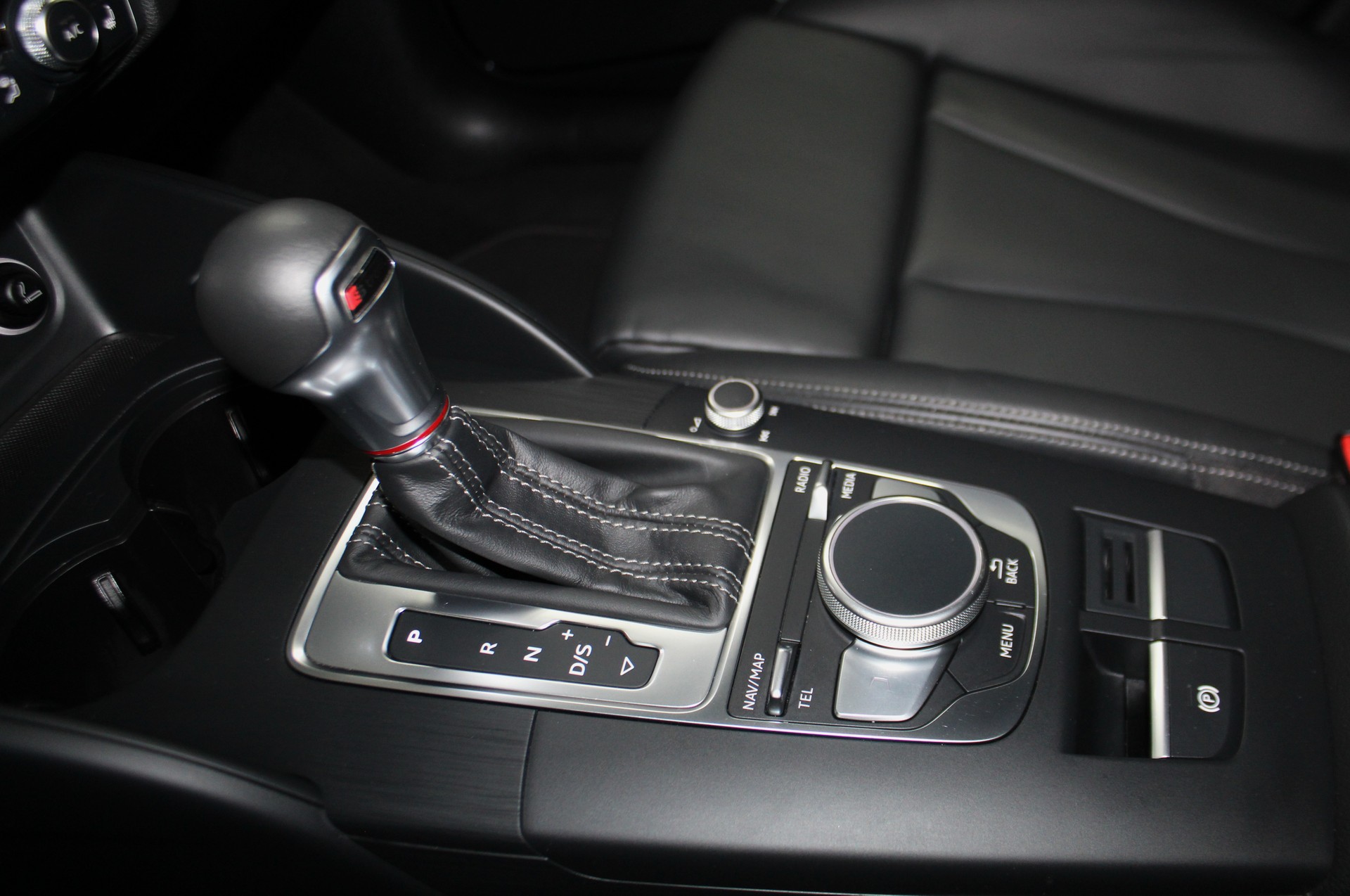 AUDI S3 Limousine 2.0 TFSI quattro S-tronic Optikpaket schwarz ohne OPF / CH-Fahrzeug-image-15