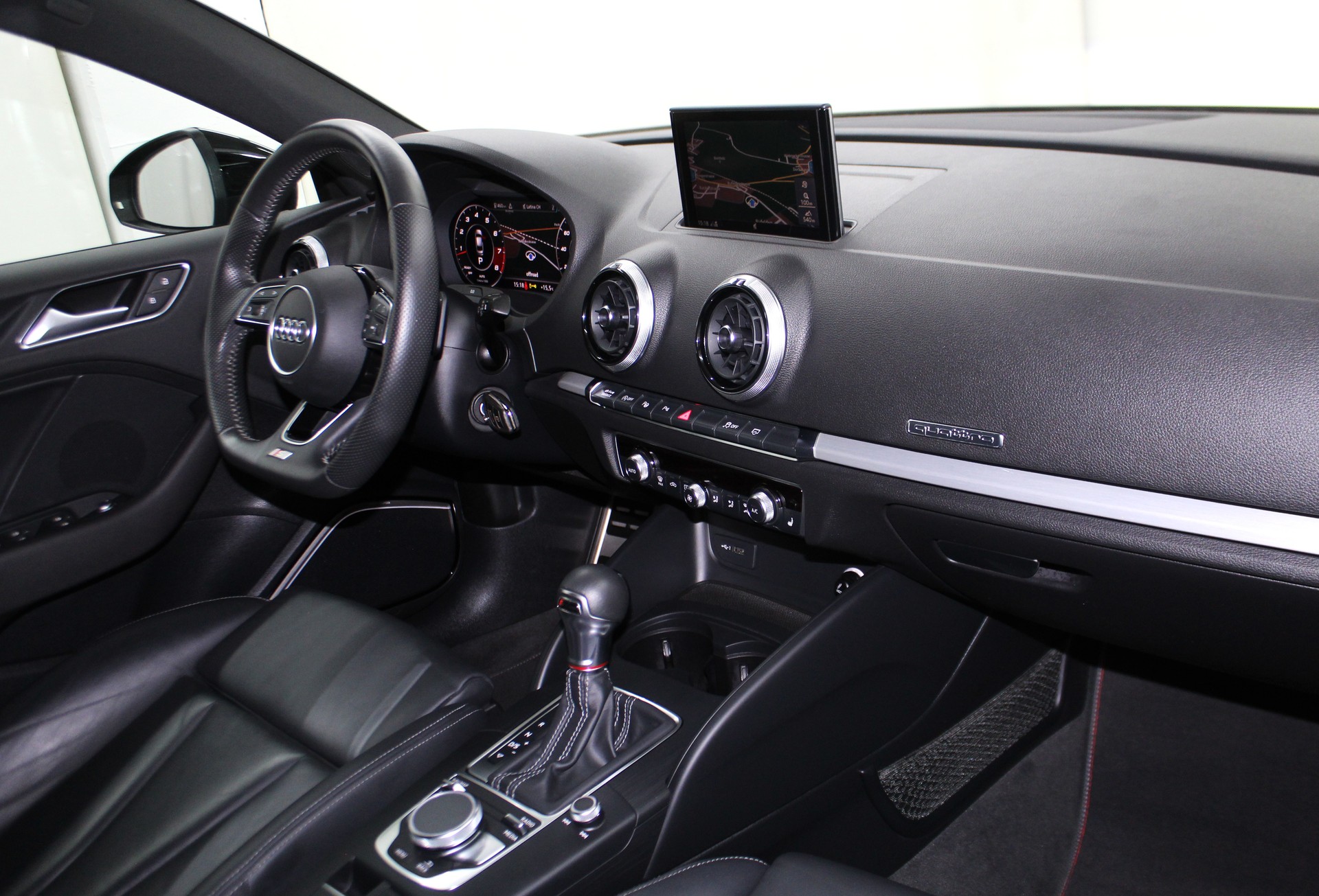 AUDI S3 Limousine 2.0 TFSI quattro S-tronic Optikpaket schwarz ohne OPF / CH-Fahrzeug-image-11